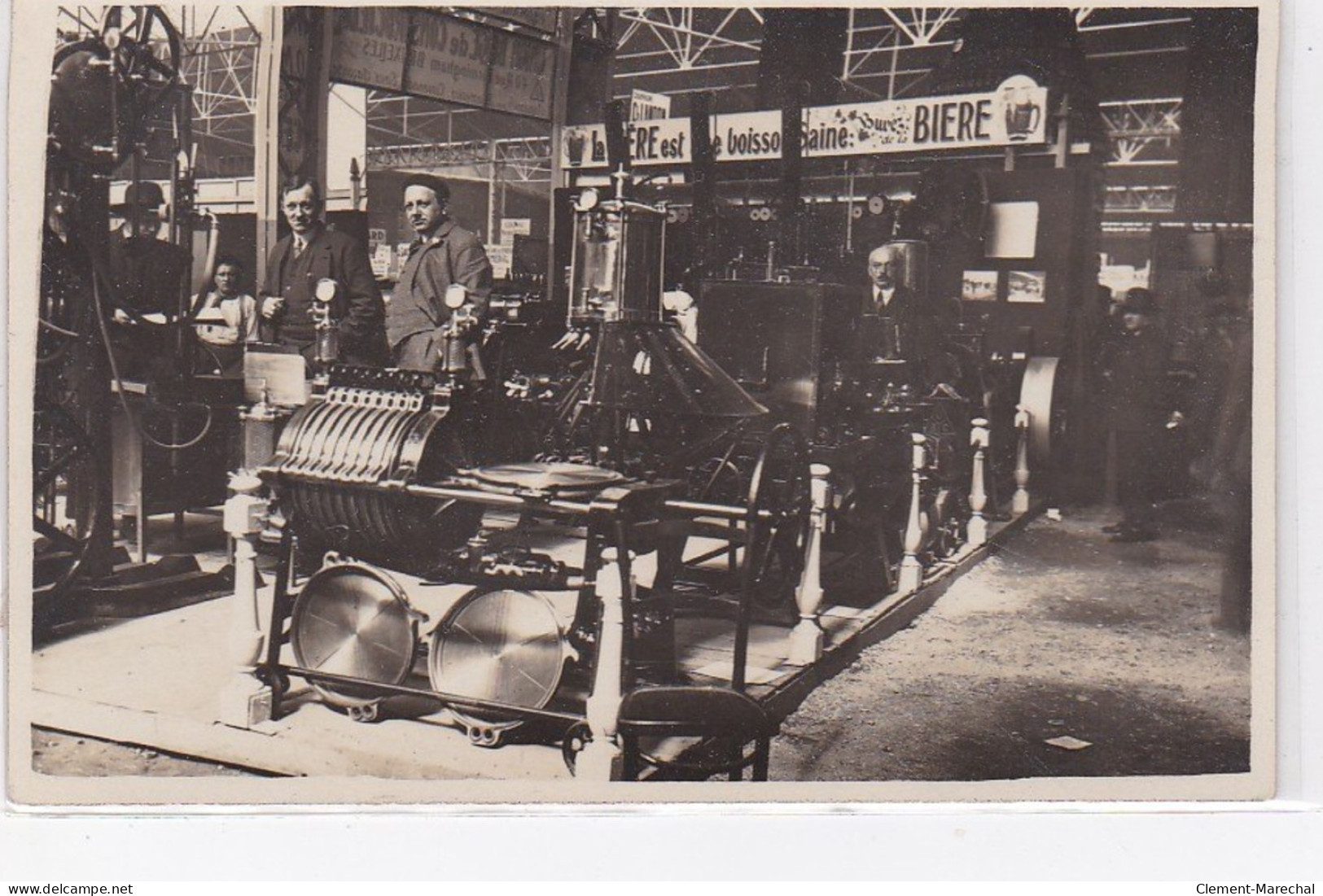 ALCOOL - BIERE : Carte Photo D'un Stand D'exposition A  Bruxelles (BELGIQUE) "la Bière Est Une Boisson Saine !" - TBE - Otros & Sin Clasificación