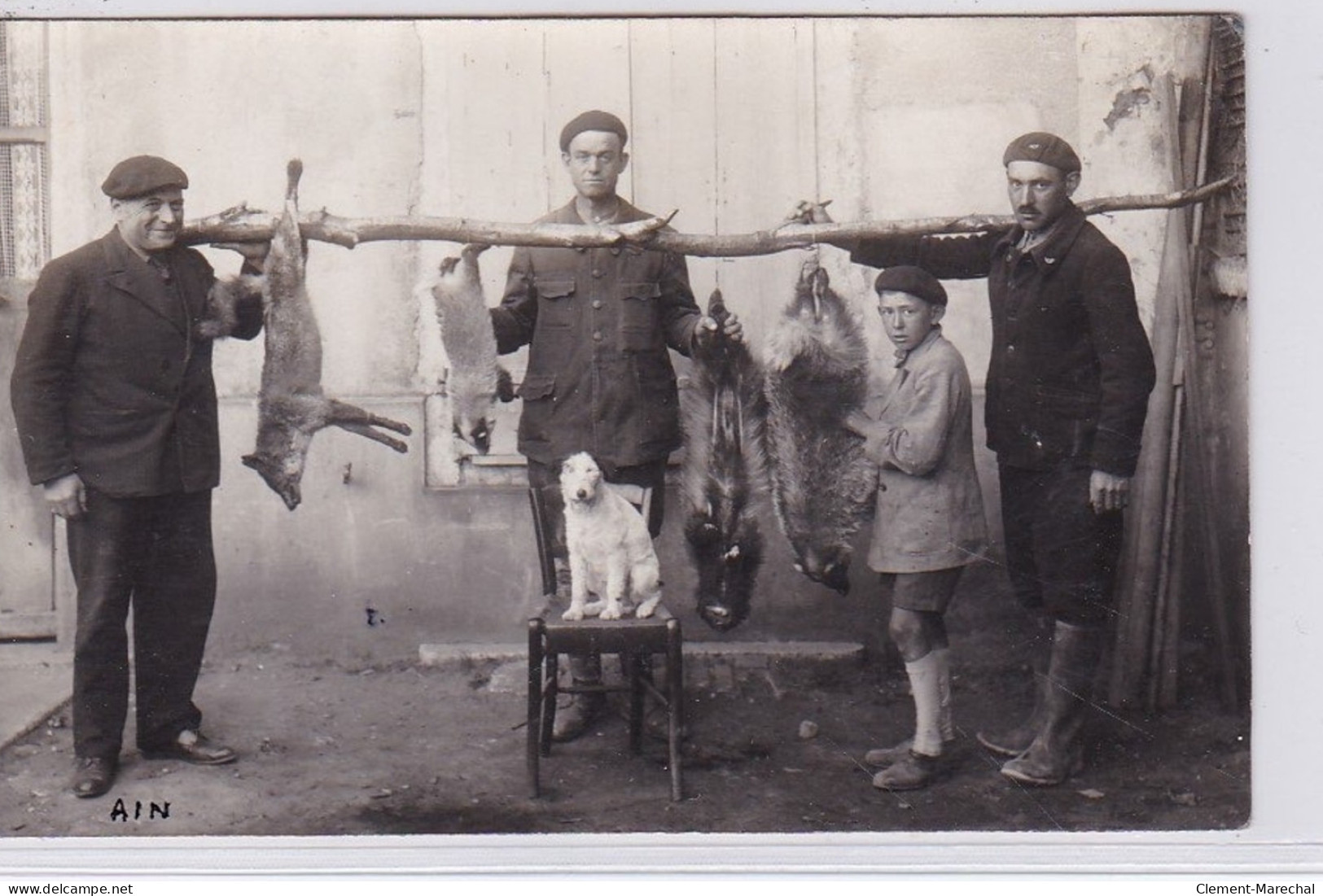 MONTLUEL (environs) : Carte Photo D'un Retour De Chasse Au Blaireau Et Renard - Bon état - Non Classificati