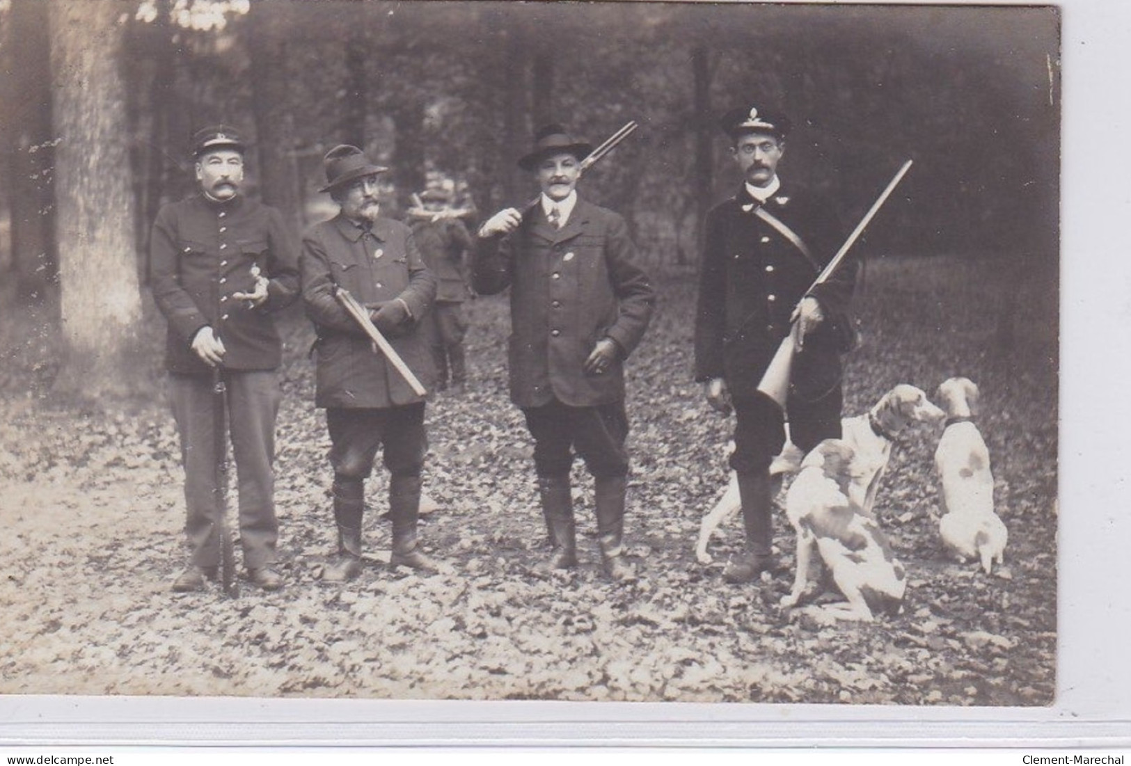 LA BRACONNE : Carte Photo D'une Scène De Chasse - Très Bon état - Altri & Non Classificati