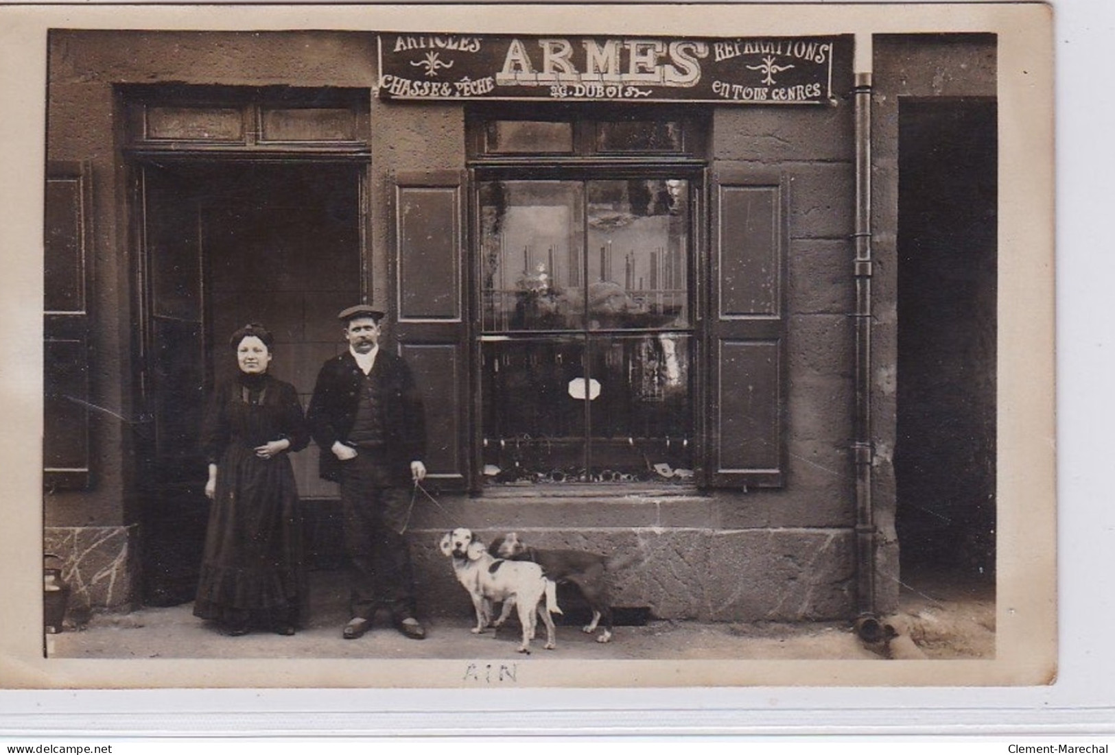 Carte Photo D'de L'armurerie DUBOIS (armes - Chasse - Peche) (photo FERRAND à BOURG) - Très Bon état - Non Classés