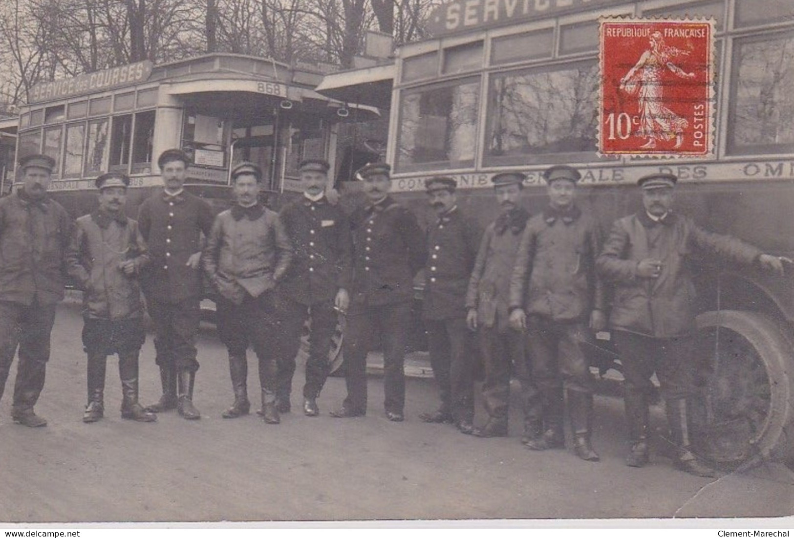 PARIS : Carte Photo Des Autobus Du Service Des Courses - Bon état (un Coin Plié) - Public Transport (surface)