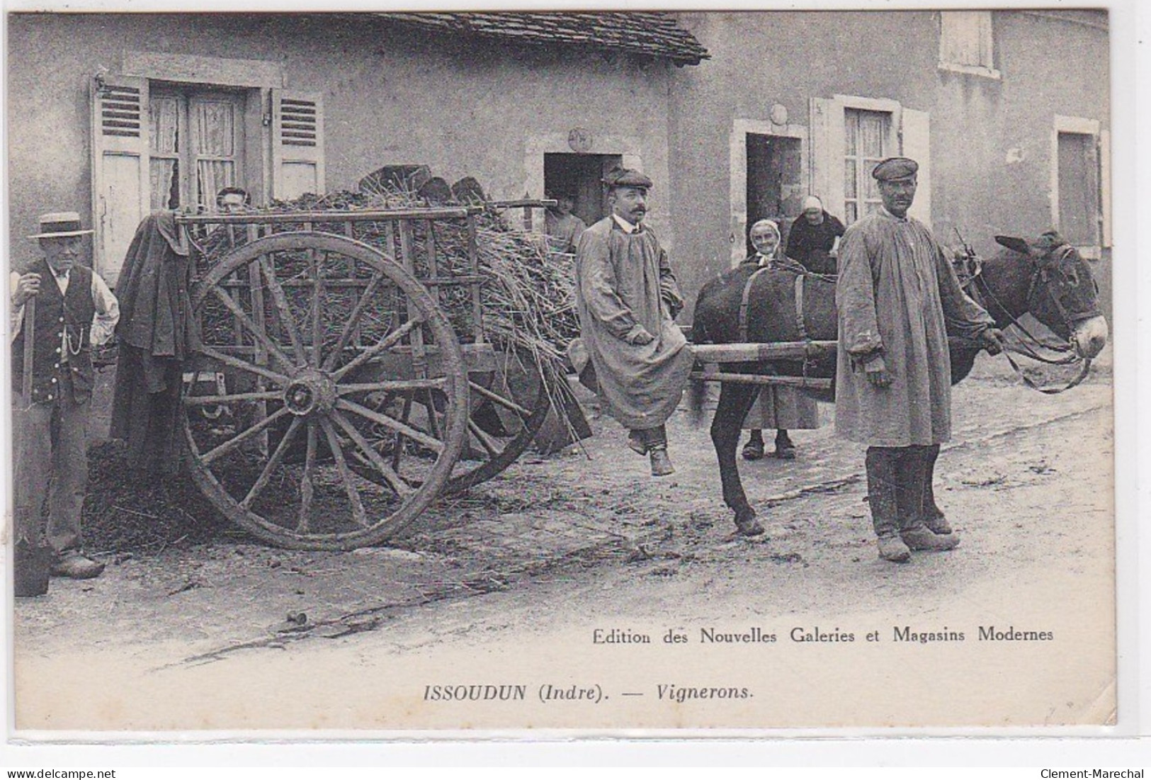 ISSOUDUN : Vignerons (vendanges - Vins)- Bon état - Issoudun