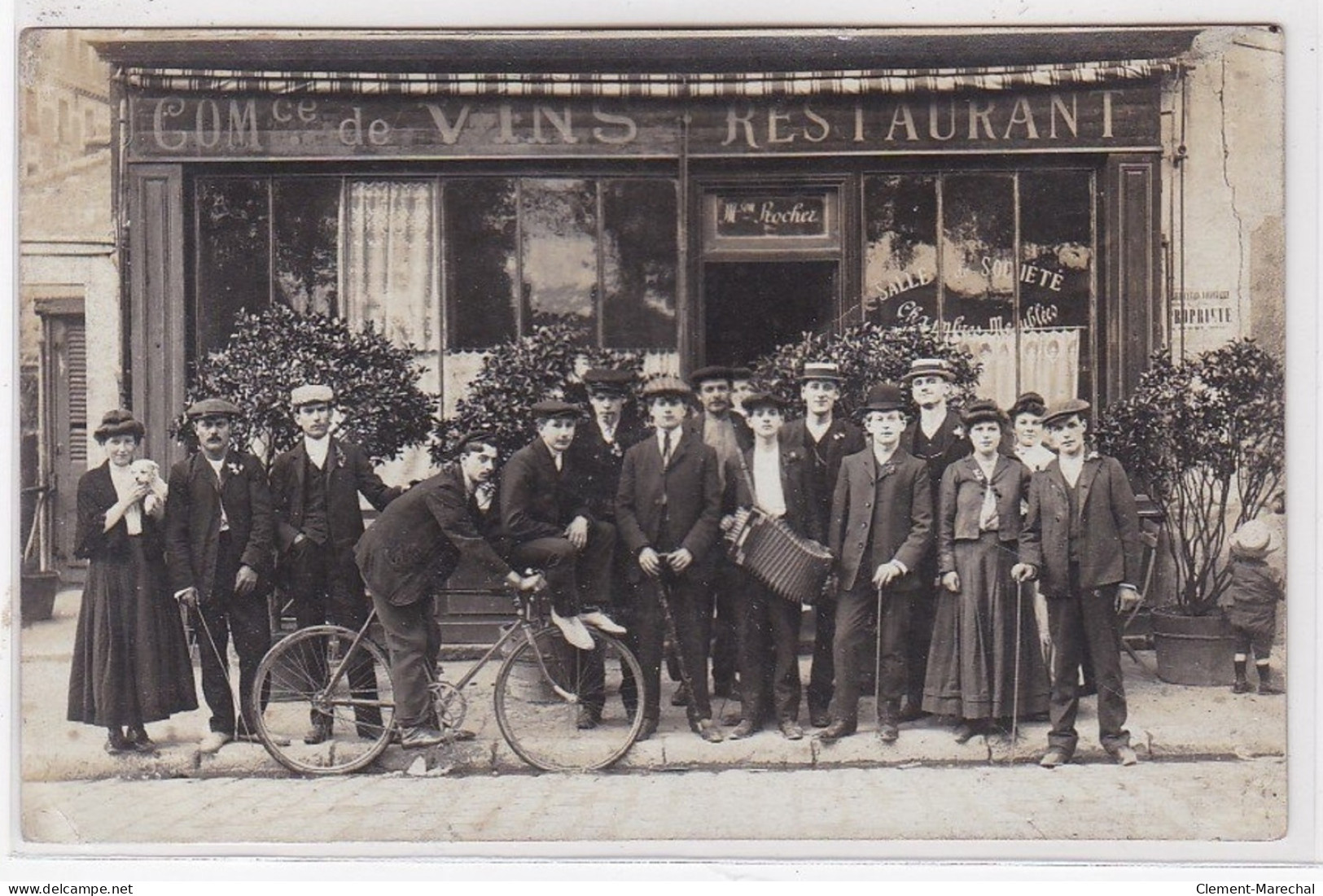 CLICHY LA GARENNE : Carte Photo Du Restaurant ROCHER Auguste (vins - Accordeon) - Très Bon état - Clichy