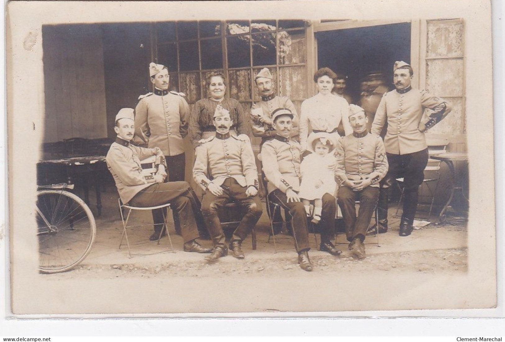 LANNEMEZAN : Carte Photo De Militaires Devant Un Café - Très Bon état - Lannemezan