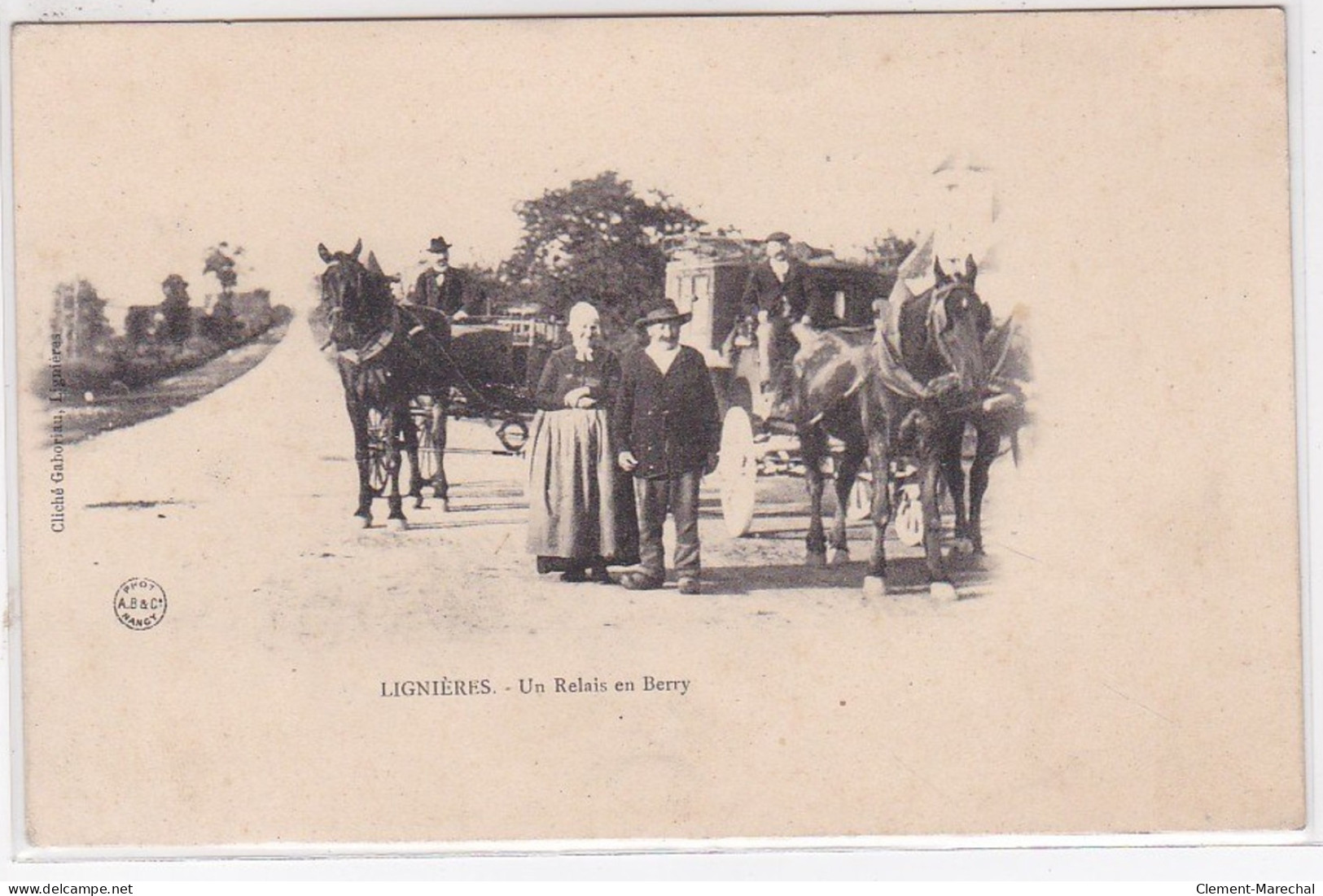 LIGNIERES : Un Relais En Berry (diligence - Courrier) - Bon état (trace Au Dos) - Sonstige & Ohne Zuordnung