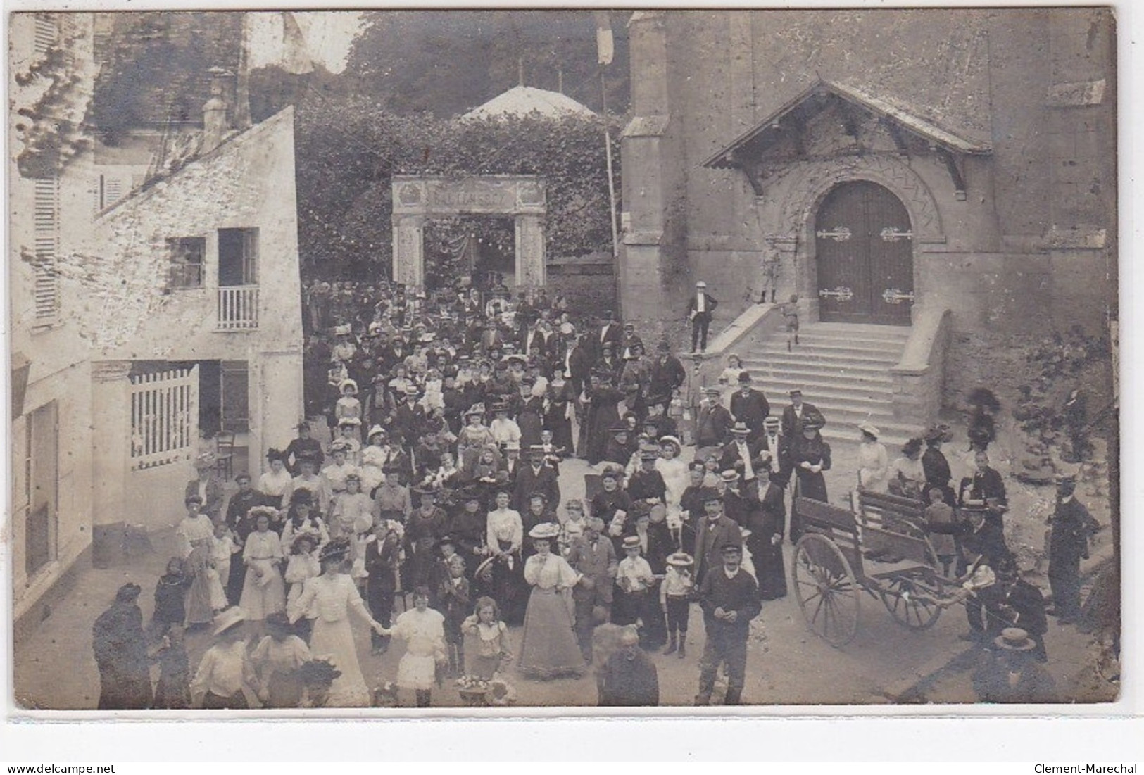 YERRES : Carte Photo D'une Fête (devant L'église) - Très Bon état - Yerres