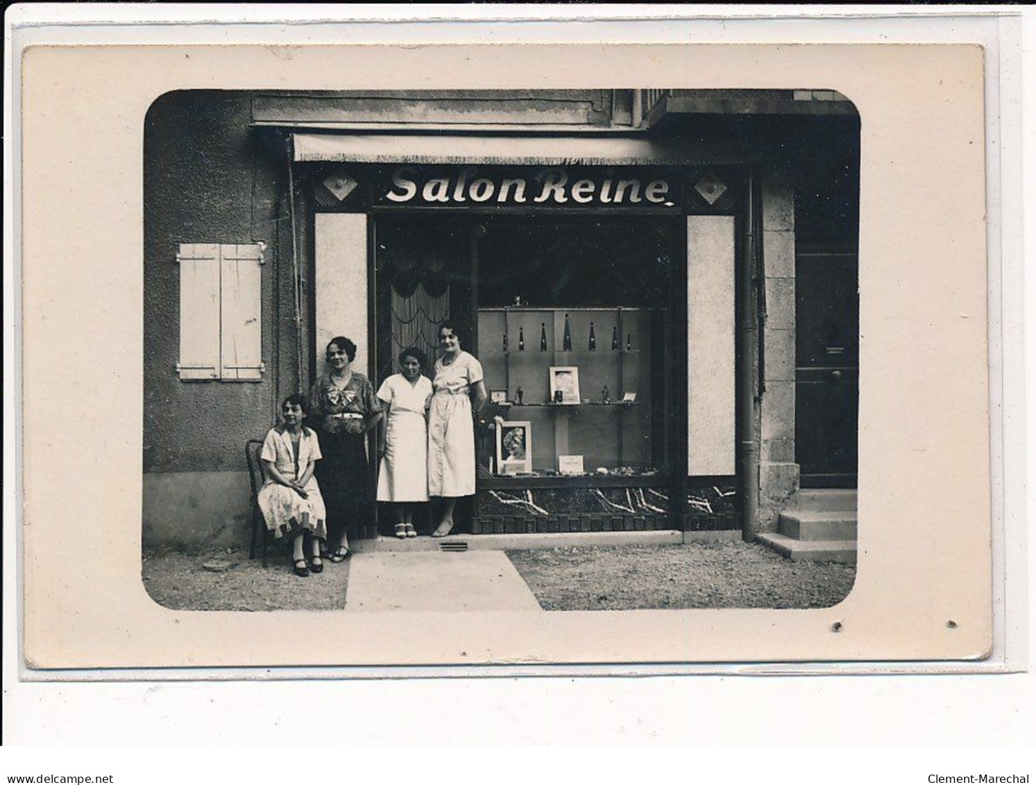 DIGNE : Carte Photo Du Salon De Coiffure Reine - Très Bon état - Digne