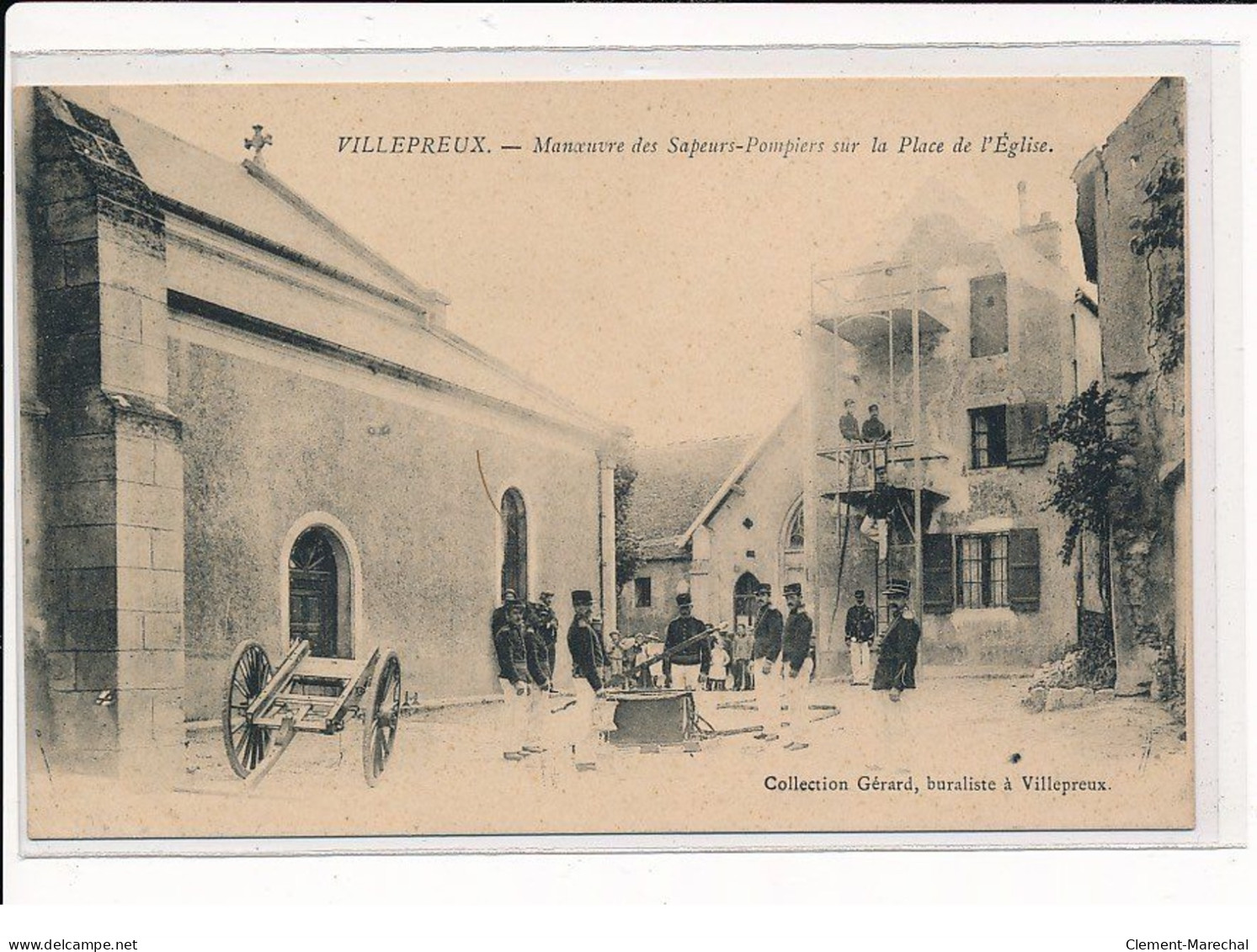 VILLEPREUX : Manoeuvre Des Sapeurs-Pompiers Sur La Place De L'Eglise - Très Bon état - Villepreux