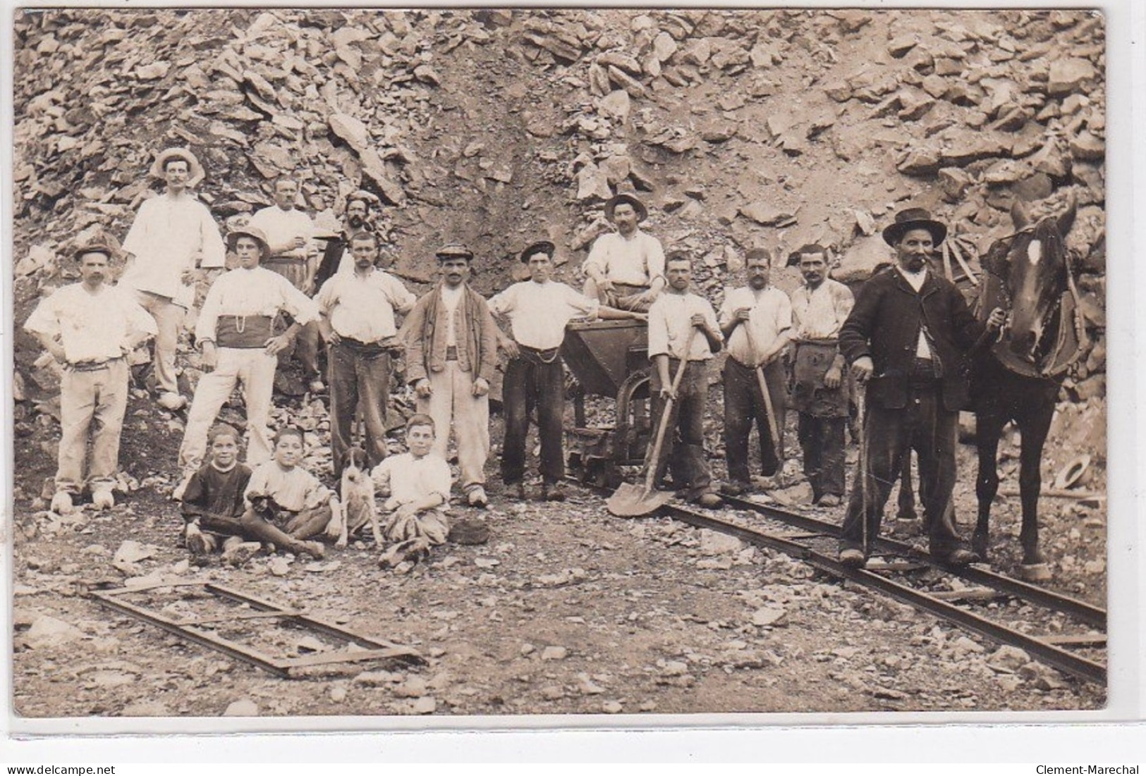 Environs De CHAZELLE : Carte Photo D'ouvriers Dans Une Carrière à Platres - Très Bon état - Andere & Zonder Classificatie