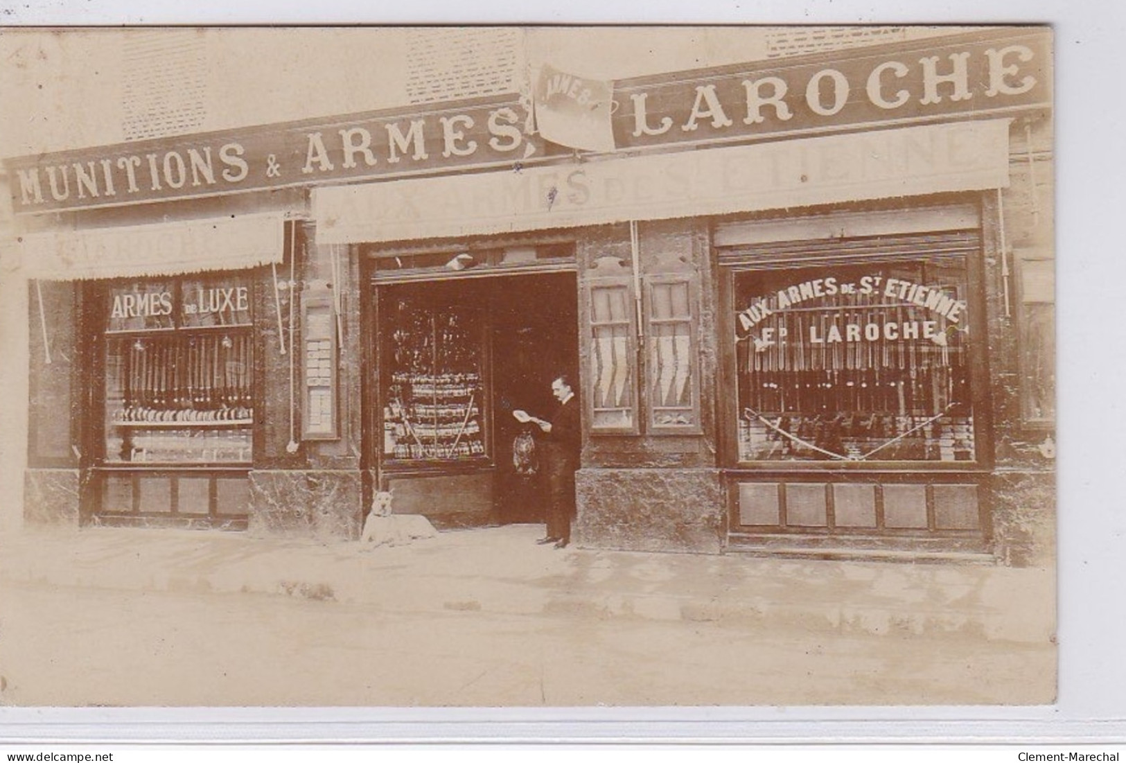 SAINT ETIENNE : Carte Photo De L'armurerie LAROCHE "aux Armes De Saint Etienne (chasse) - Très Bon état - Saint Etienne