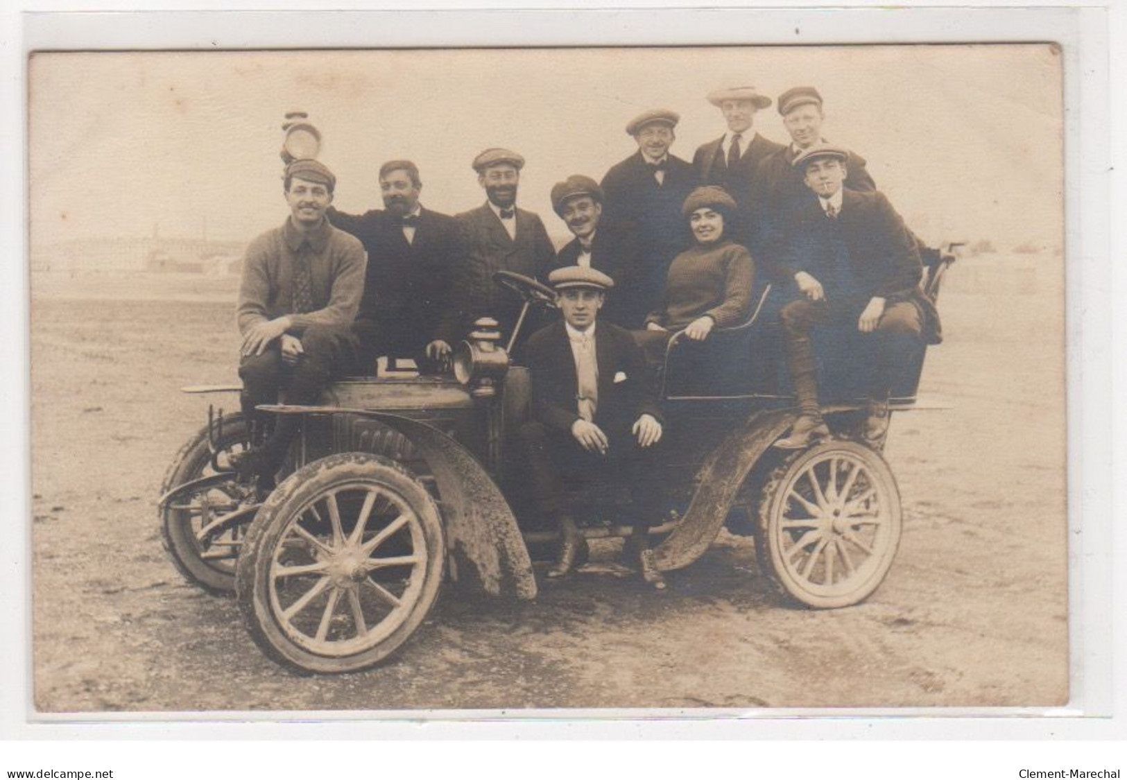 ISSY LES MOULINEAUX : Carte Photo D'une Automobile En Juin 1911 (aviation - Meeting ?)- Très Bon état - Issy Les Moulineaux