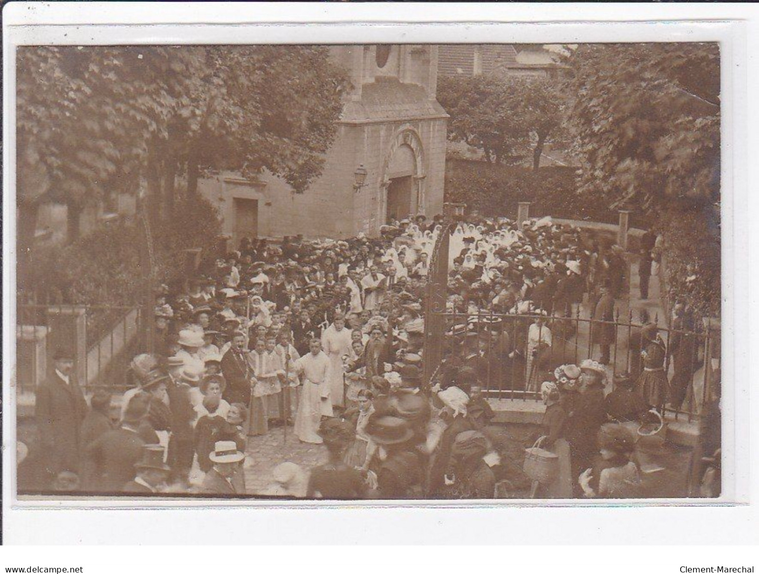 NOGENT SUR MARNE : Carte Photo D'une Procession à La Sortie De L'église En 1909 - Très Bon état - Nogent Sur Marne