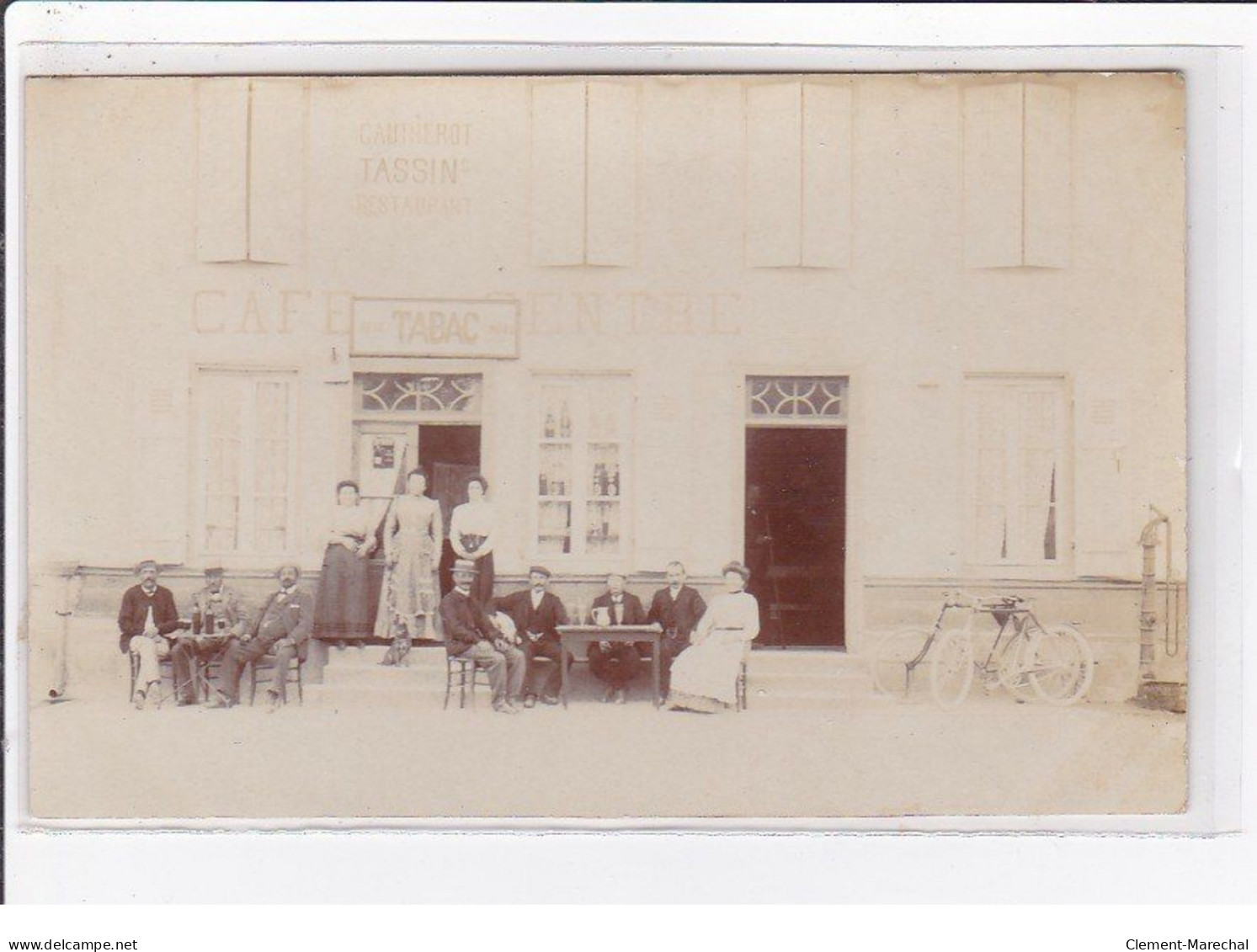 CLEREY : Carte Photo Du Café Du Centre (tabac - Gautherot - Tassin - Restaurant) - Sur La Place - Très Bon état - Sonstige & Ohne Zuordnung