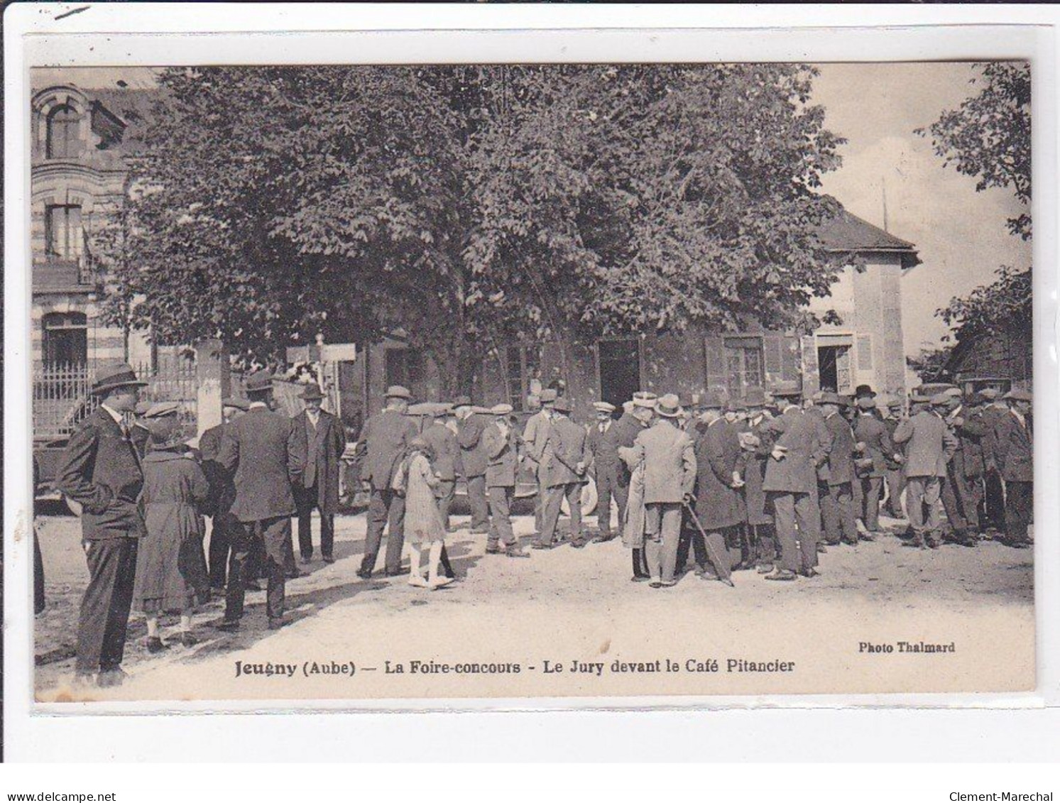 JEUGNY : La Foire Concours - Le Jury Devant Le Café Pitancier - Très Bon état - Other & Unclassified