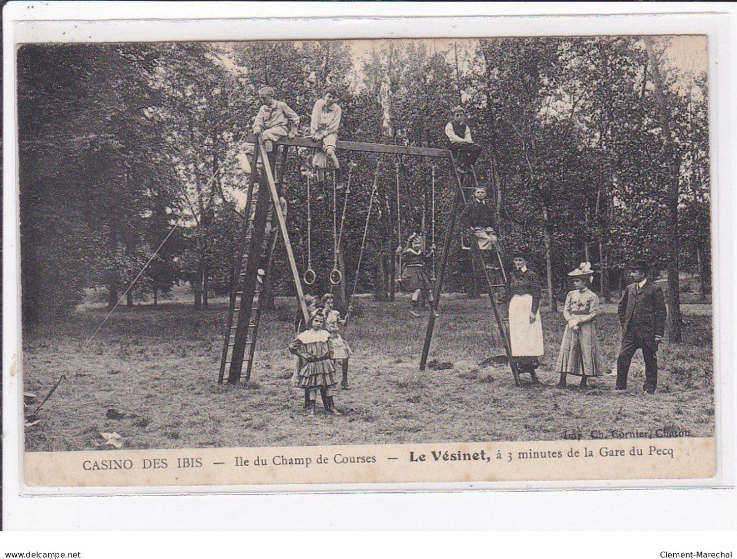 LE VESINET : Casino Des Ibis - Ile Du Chanm De Course (balançoires) - état (traces) - Le Vésinet