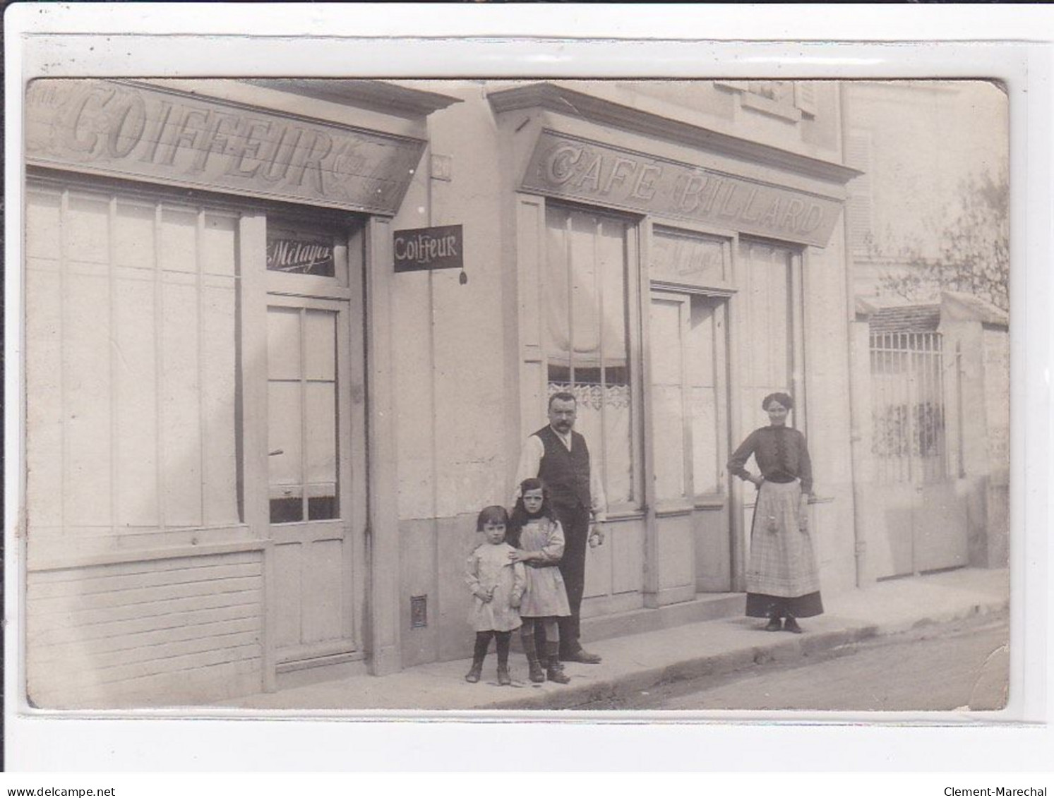 A LOCALISER : Carte Photo Du Salon De Coiffure Metayer (coiffeur) - Très Bon état - Photos