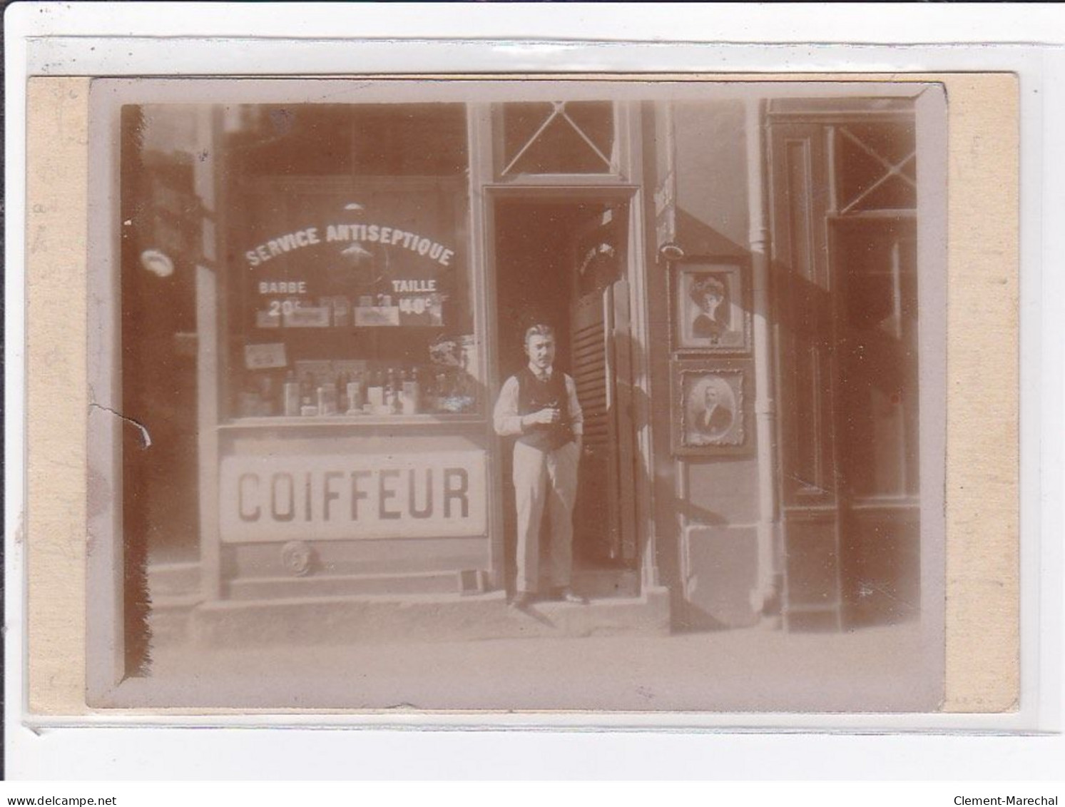 A LOCALISER : Photo Collée Sur Carte De Franchise Militaire Du Salon De Coiffure (coiffeur) - Très Bon état - Photos