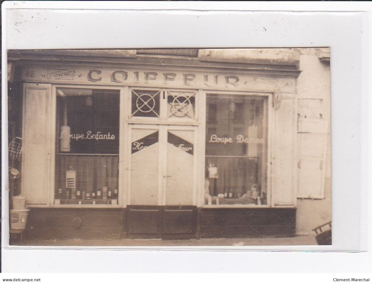 A LOCALISER : Photo D'un Salon De Coiffure (coiffeur) - Très Bon état - Photos