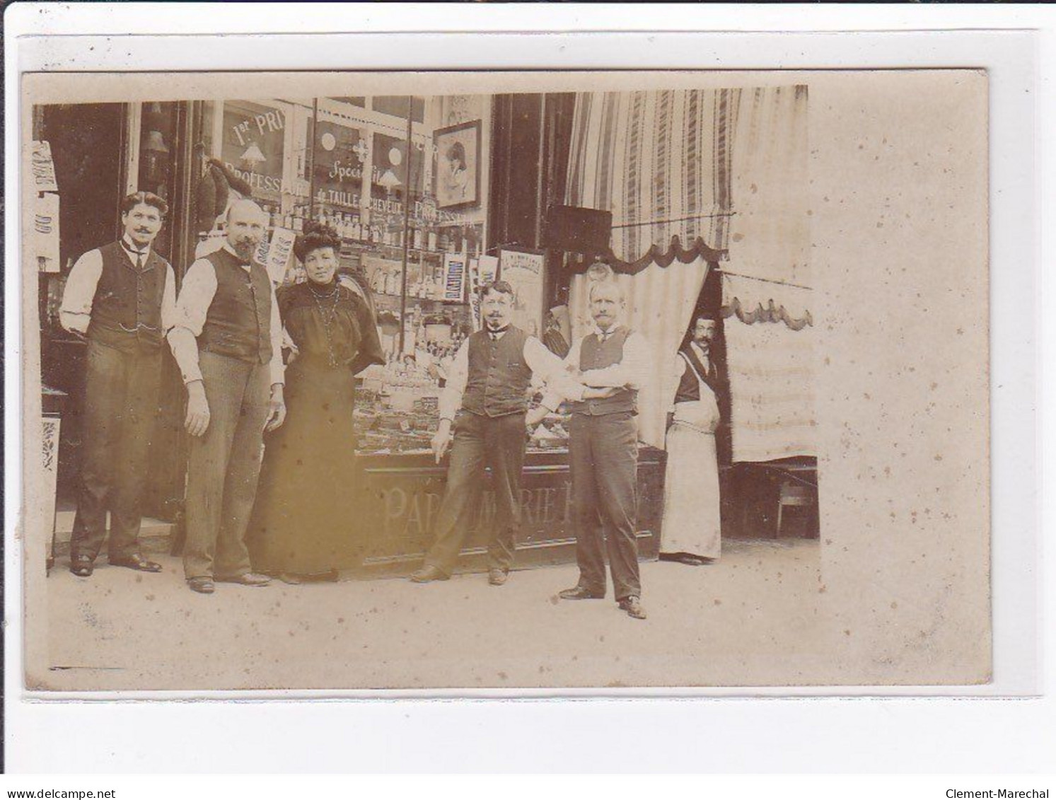 A LOCALISER : Carte Photo D'un Salon De Coiffure (coiffeur) -  Très Bon état - Foto's