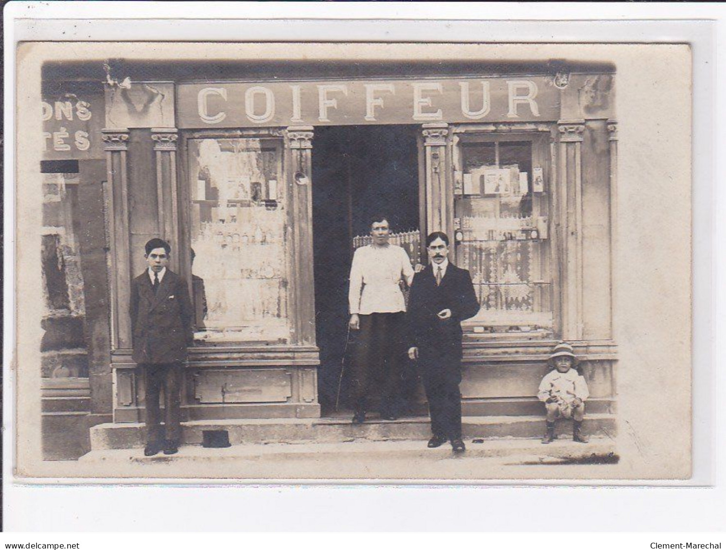 A LOCALISER : Carte Photo D'un Salon De Coiffure (coiffeur) -  Très Bon état - Photos