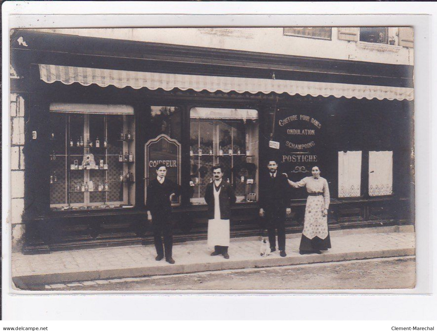 A LOCALISER : Carte Photo D'un Salon De Coiffure (coiffeur) -  Très Bon état - Fotos