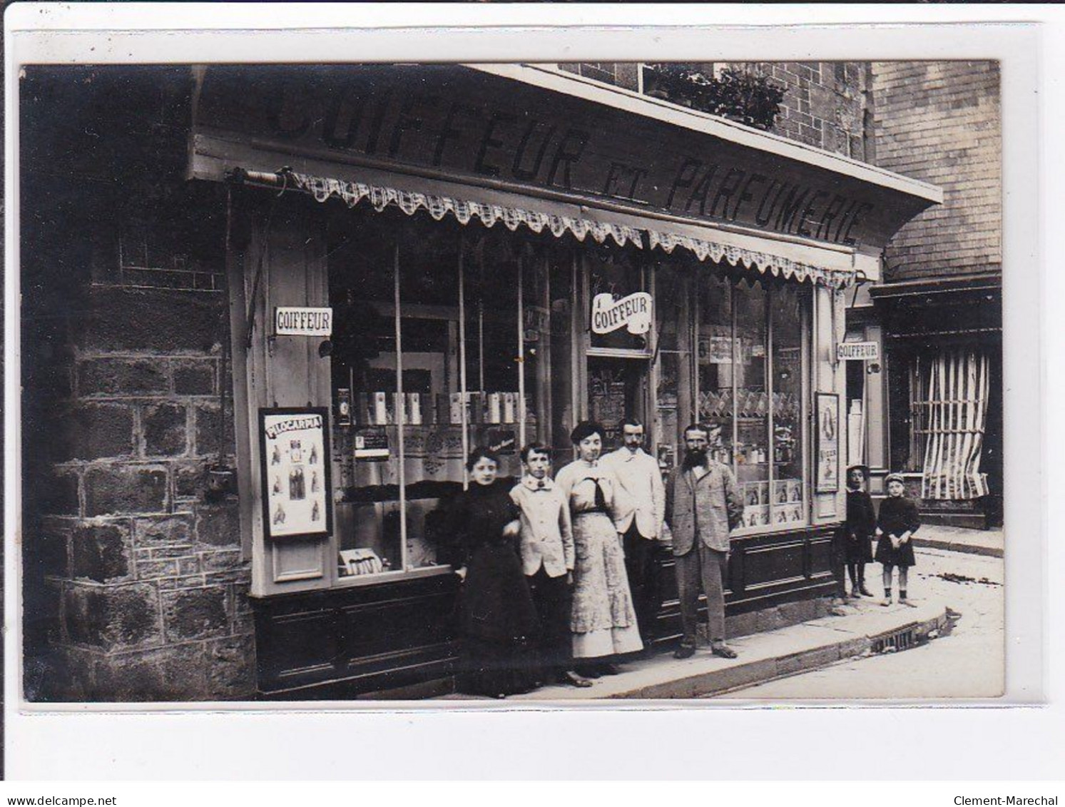 A LOCALISER : Carte Photo D'un Salon De Coiffure (coiffeur) -  Très Bon état - Foto's