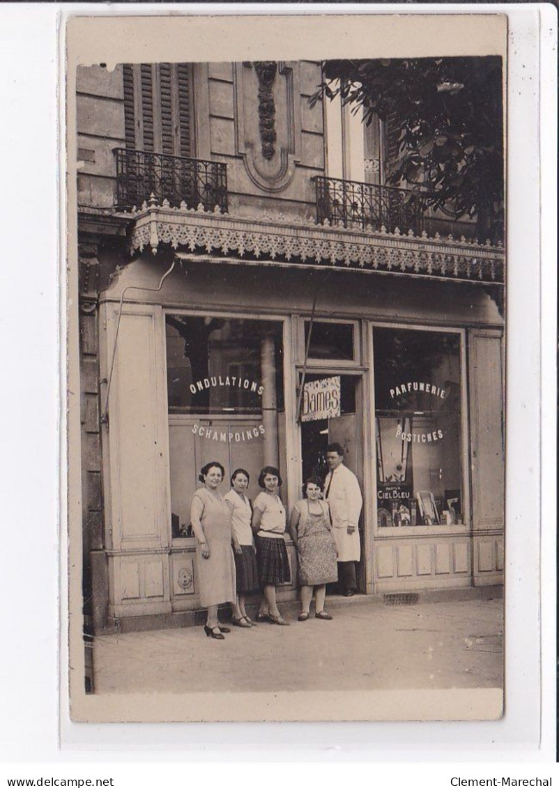 A LOCALISER : Carte Photo D'un Salon De Coiffure (coiffeur) -  Très Bon état - Foto