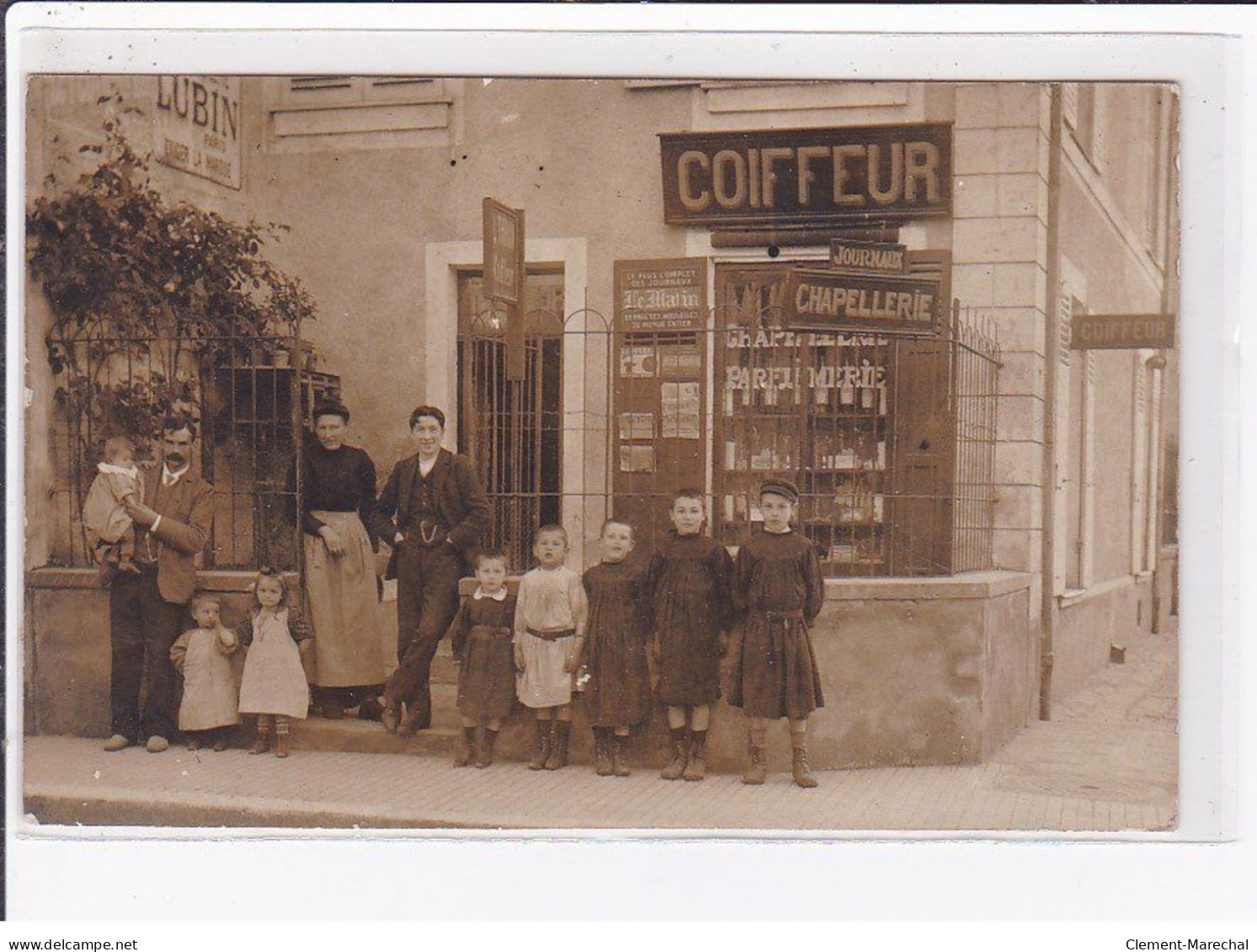 A LOCALISER : Carte Photo D'un Salon De Coiffure (coiffeur) -  Très Bon état - Foto's