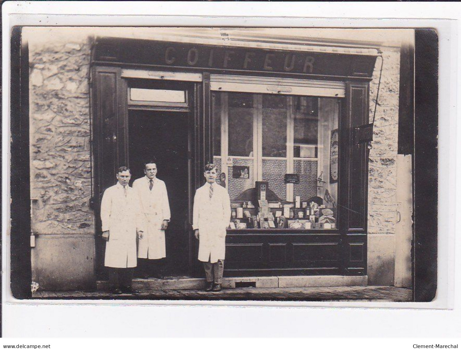 A LOCALISER : Carte Photo D'un Salon De Coiffure (coiffeur) -  Très Bon état - Fotos