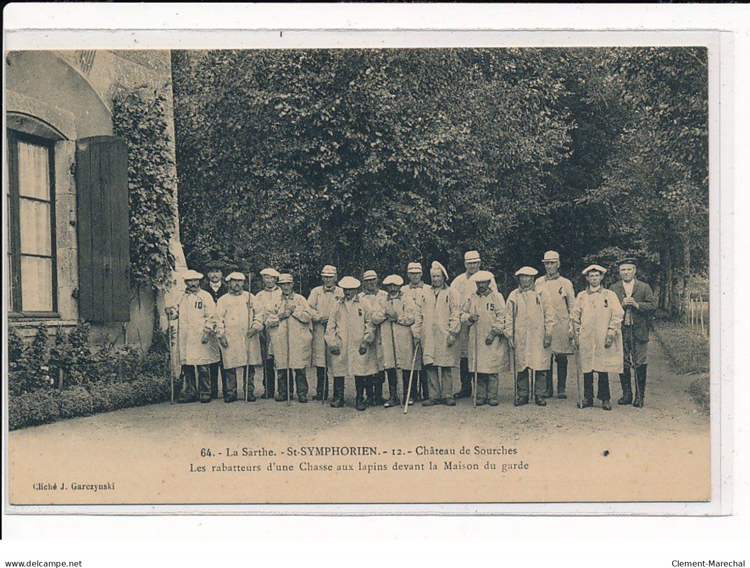 ST-SYMPHORIEN : Château De Sourches, Les Rabatteurs D'une Chasse Aux Lapins Devant La Maison Du Garde - Très Bon état - Andere & Zonder Classificatie