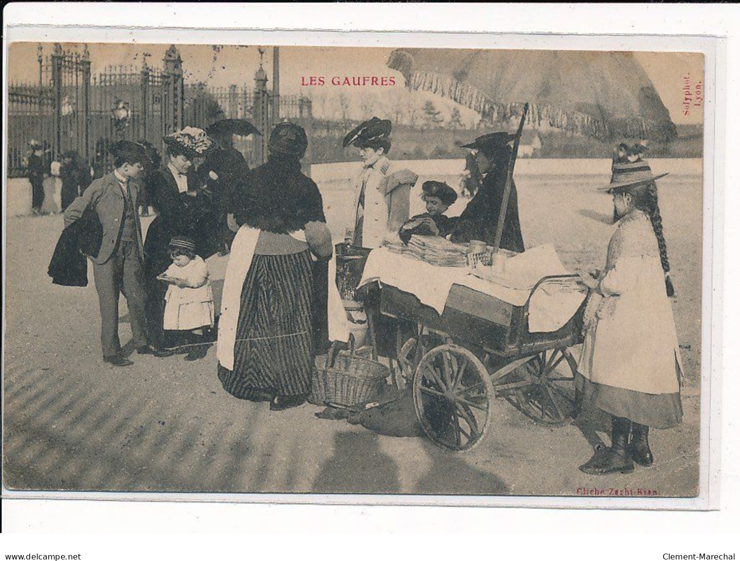 LYON : Marchande De Gaufres - état - Autres & Non Classés