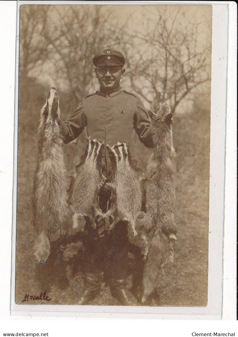 Un Chasseur Et Son Butin - état - Andere & Zonder Classificatie