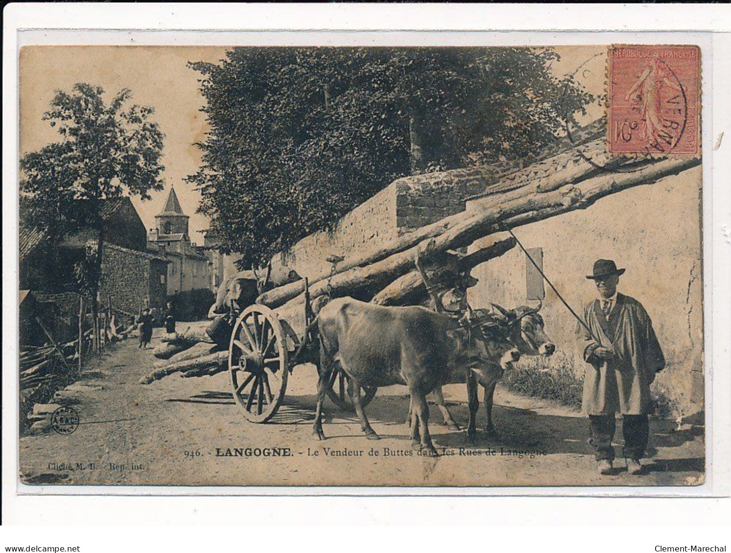 LANGOGNE : Le Vendeur De Buttes Dans Les Rues De Langogne - état - Langogne