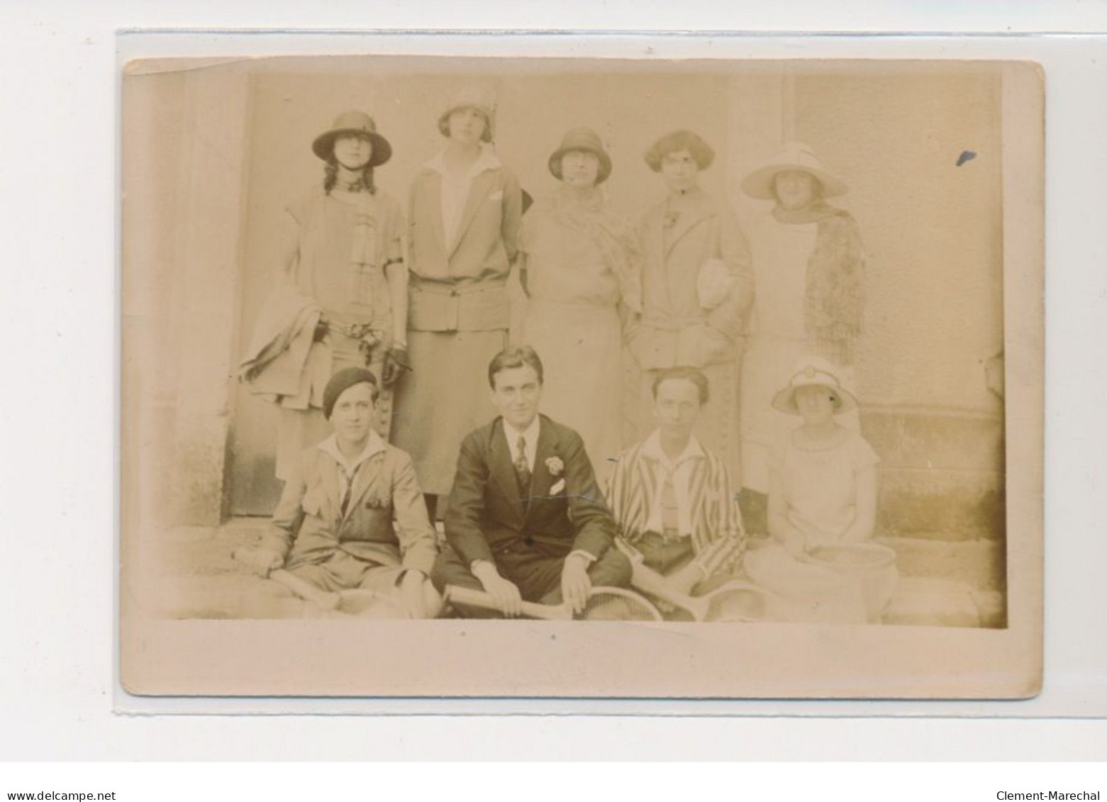 LA BACHELERIE - Carte Photo -  Groupe Hommes Et Femmes Avec Raquettes (tennis - Sport) - Très Bon état - Altri & Non Classificati