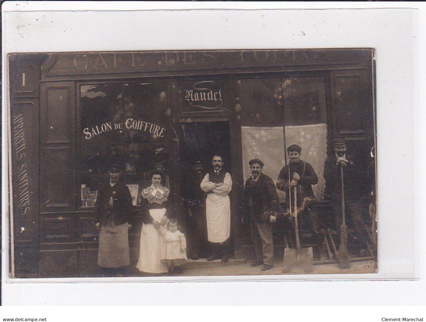 MONTFORT L'AMAURY : Carte Photo Du Café Des Tours - Coiffeur - Salon De Coiffure - Très Bon état - Montfort L'Amaury