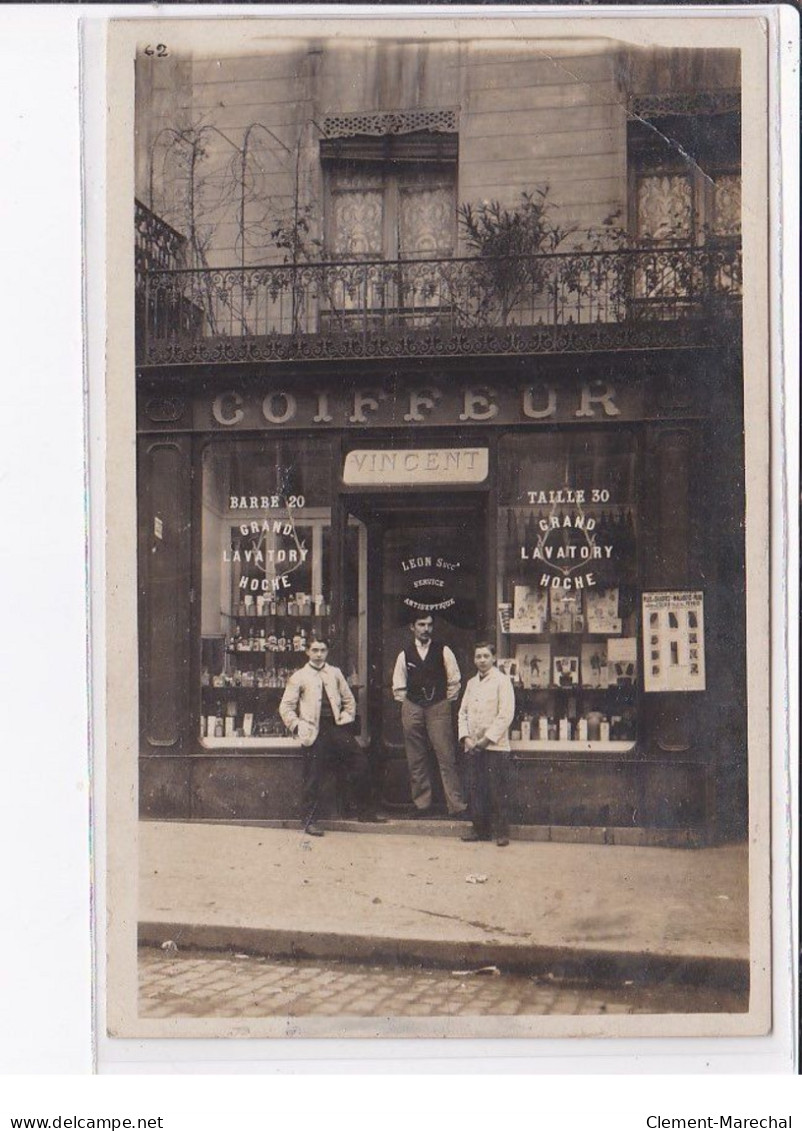 VERSAILLES : Carte Photo Du Salon De Coiffure VINCENT (LEON Successeur) - état - Versailles