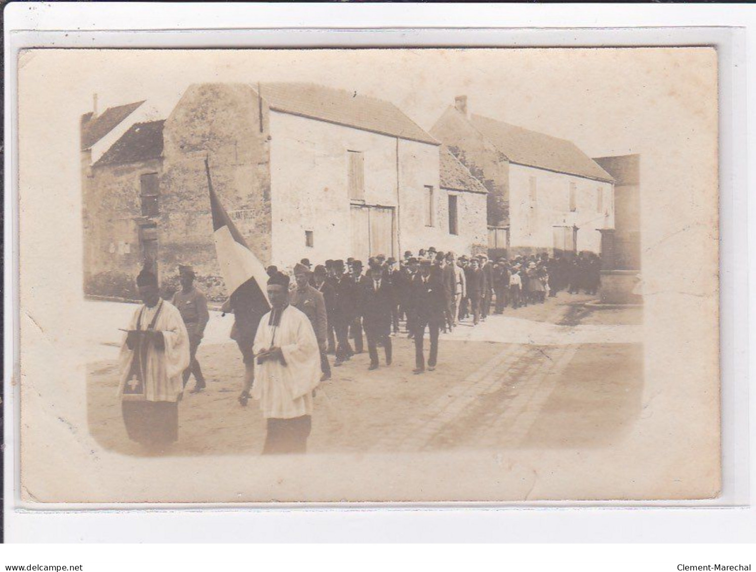 GUERNES ? : Carte Photo D'une Procession - Très Bon état - Otros & Sin Clasificación