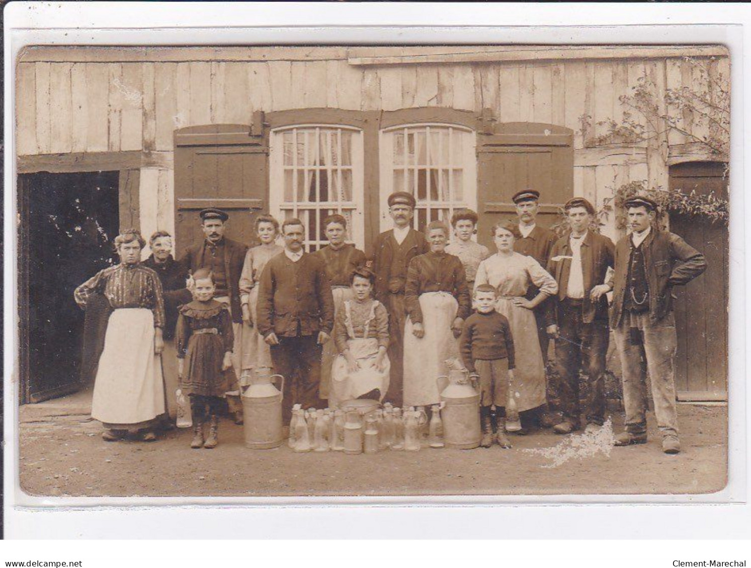 A LOCALISER : Carte Photo De L'intérieur D'une Ferme - (lait) - Bon état - Other & Unclassified