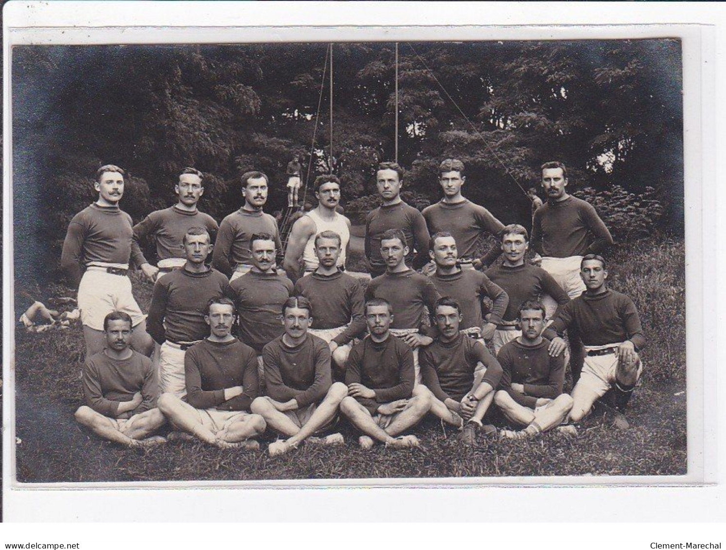 JOINVILLE LE PONT : Carte Photo D'athletes à L'école Normale De Gymnastique Et D'escrime (sports) - Très Bon état - Joinville Le Pont