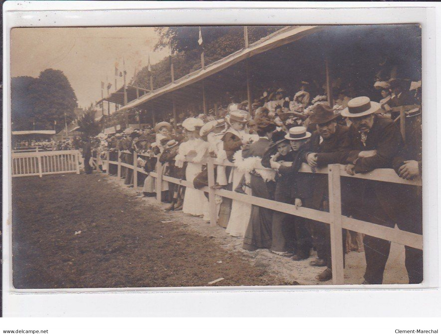 QUIMPER : Carte Photo Des Tribunes (courses Hippiques) - Très Bon état - Quimper