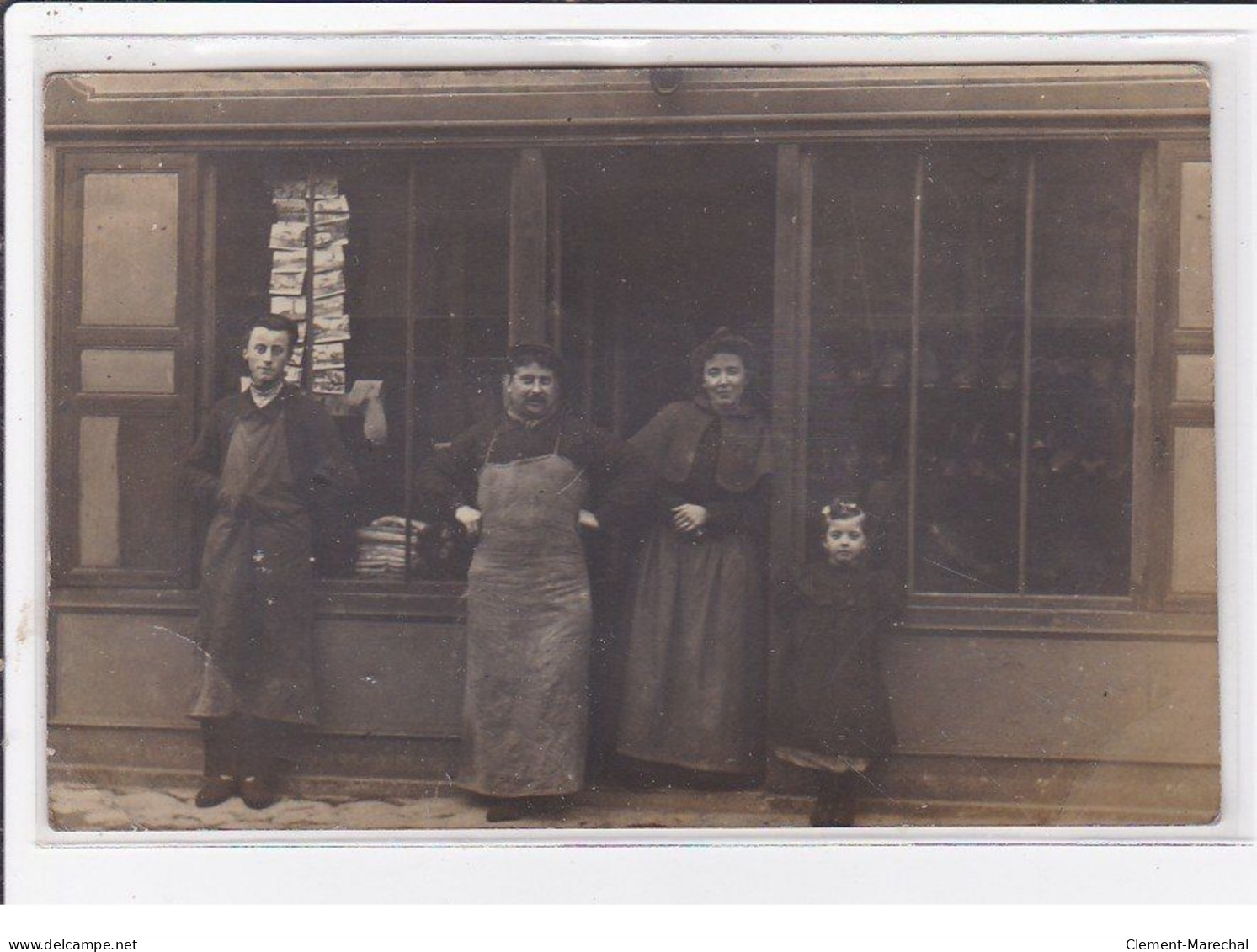 BU : Carte Photo De La Cordonnerie LUCAS (anciennement GEOSSIN) - Vente De Cartes Postales - Très Bon état - Autres & Non Classés