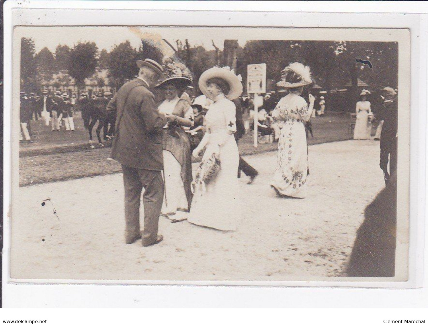 DIJON ? : Lot De 2 Cartes Photo De La Fete De La Petite Fleur (bienfaisance - Croix Rouge) - Très Bon état - Dijon