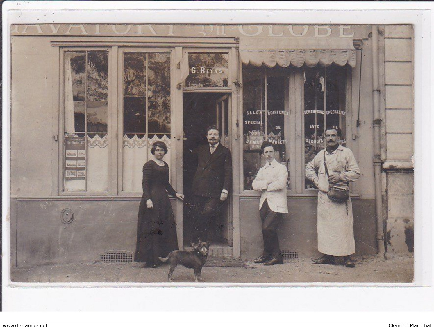 STAINS : Carte Photo Du Salon De Coiffure REYNS (coiffeur - éditeur De Cartes Postales Anciennes) - Très Bon état - Stains