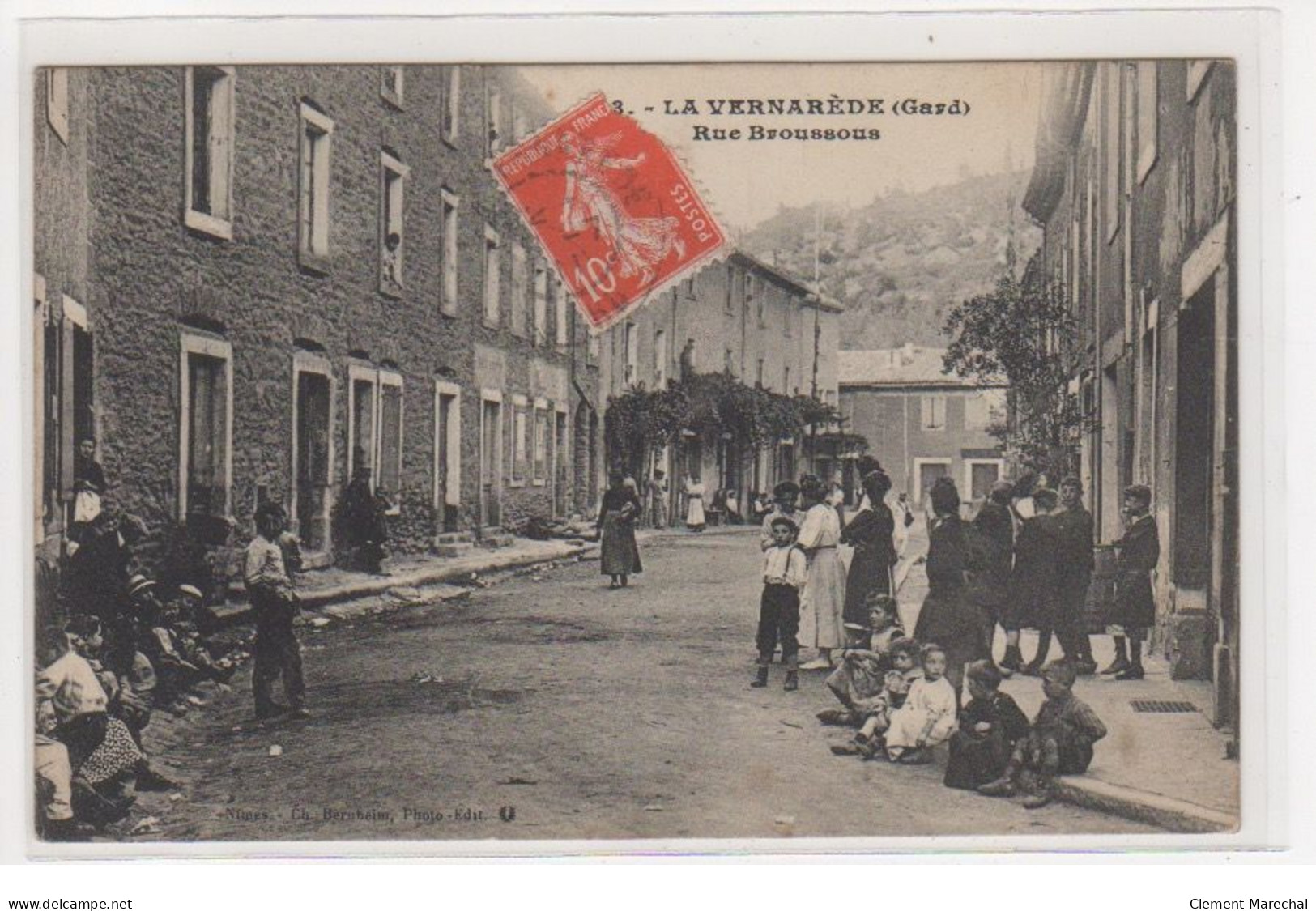 LA VERNAREDE : Rue Broussous - Très Bon état - Other & Unclassified