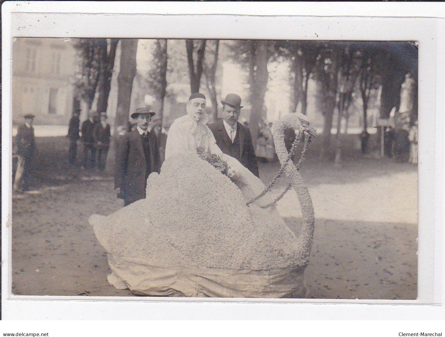 LA FERTE SOUS JOUARRE : Carte Photo D'un Cygne Fabriqué Pour La Fête Des Fleursen 1913 - Très Bon état - La Ferte Sous Jouarre