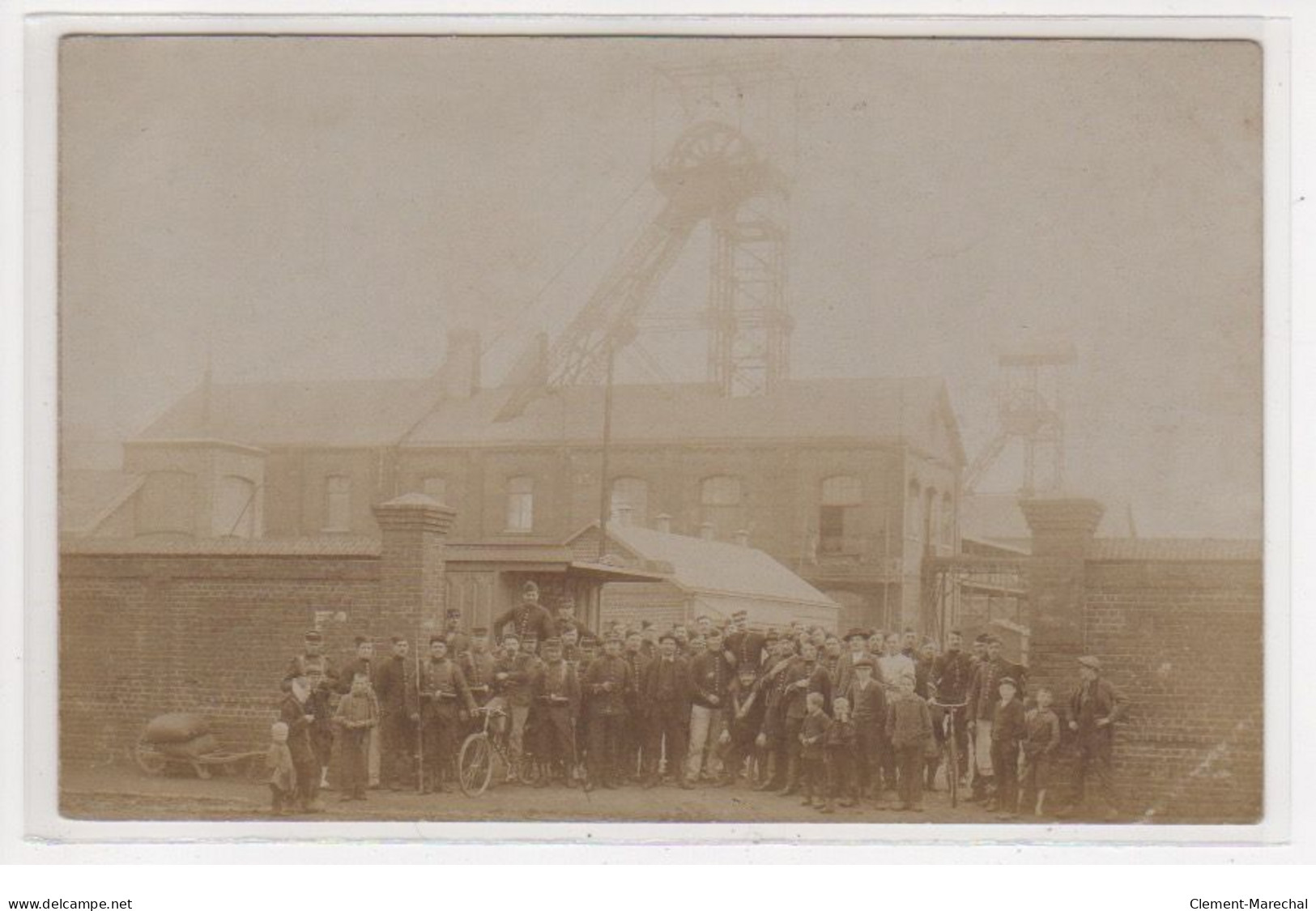 A LOCALISER : Carte Photo De Militaires Lors Des Grèves (mines) - Très Bon état - Other & Unclassified