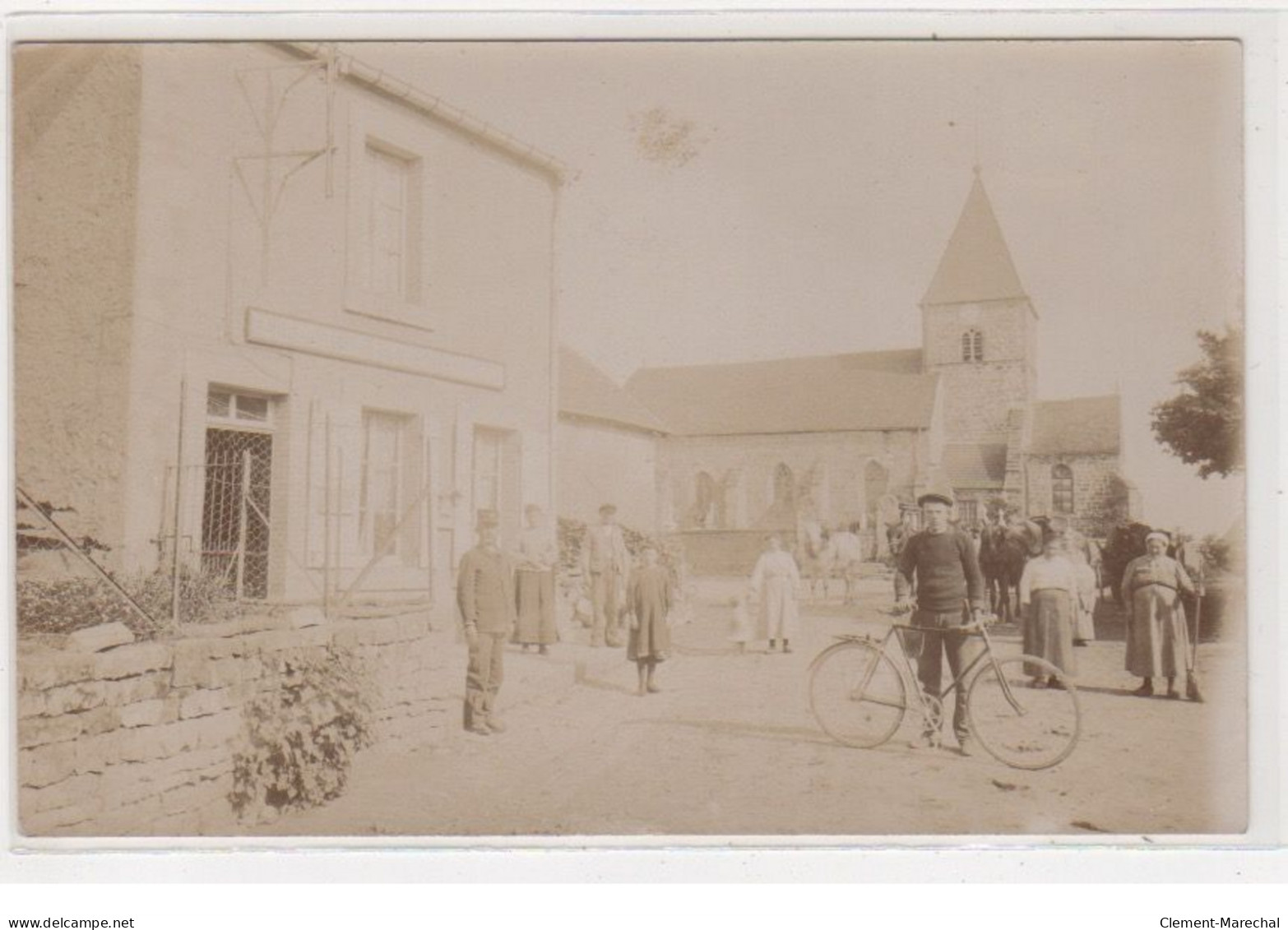 POUILLY : Carte Photo Du Bureau De Poste Et De L'intérieur Du Village - Très Bon état - Sonstige & Ohne Zuordnung