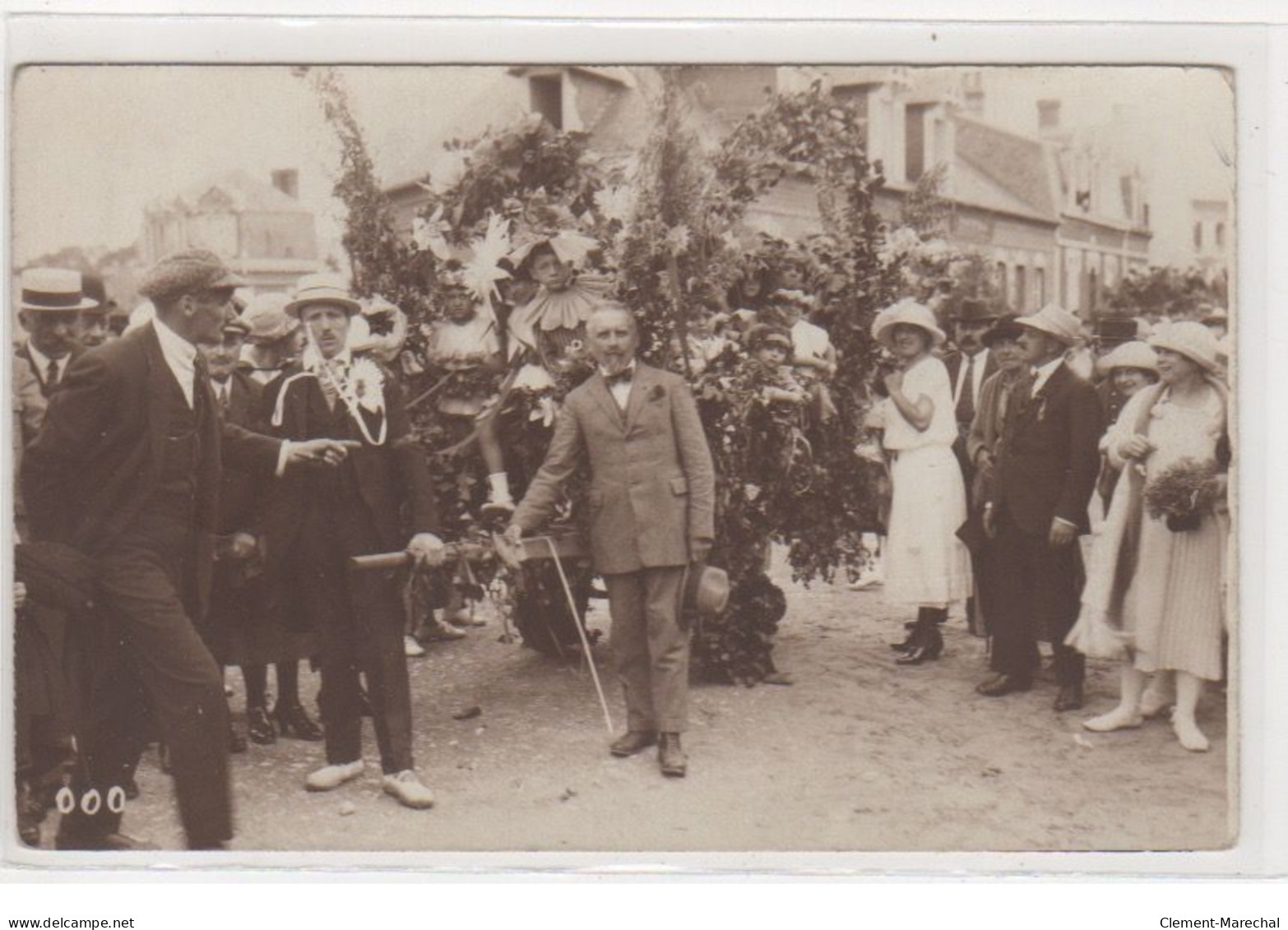 A LOCALISER : Carte Photo D'une Cavalcade (photo CABINE 20 - Boullangez Fils) - Très Bon état - Autres & Non Classés