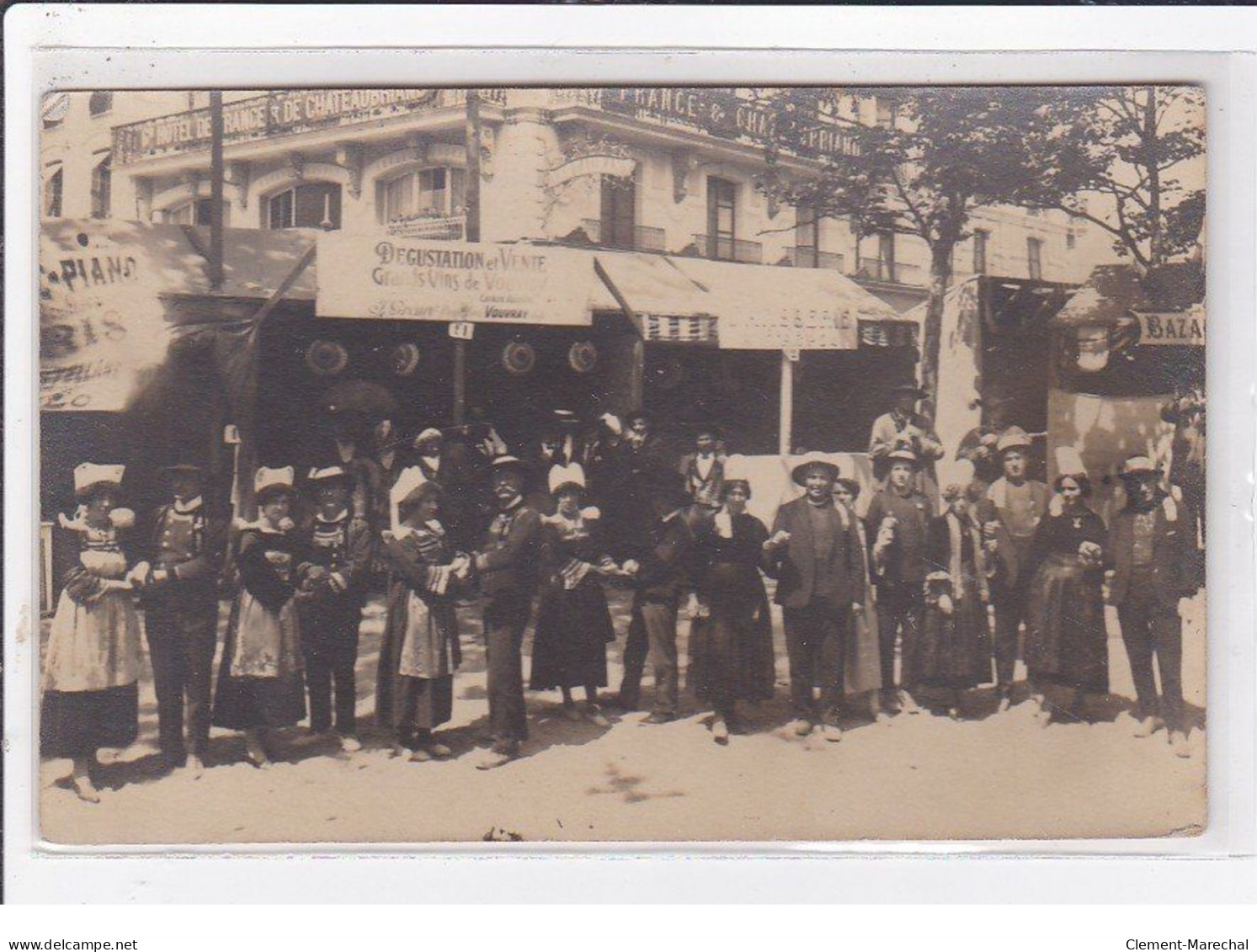 SAINT MALO : Carte Photo D'un Marché (foire - Dégustation De Vins) Devant Le Grand Hotel De France Et De Chateaubriant - - Saint Malo