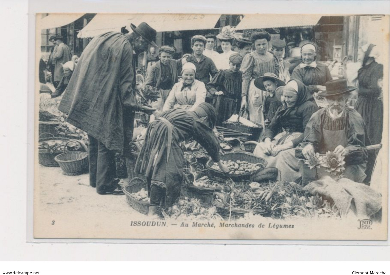 ISSOUDUN - Au Marché, Marchandes De Légumes - Très Bon état - Issoudun